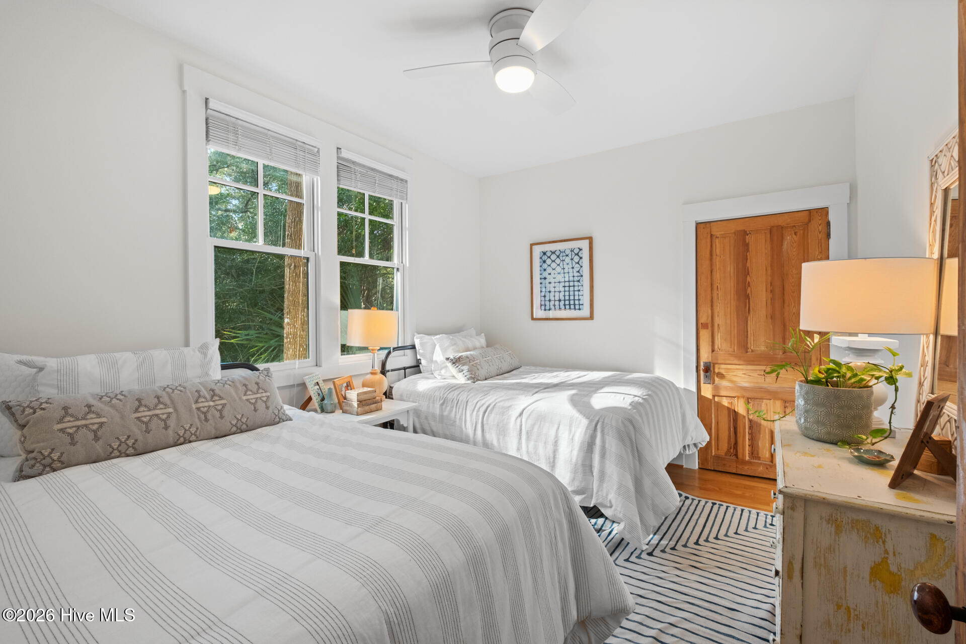 100560267 | Photo 42