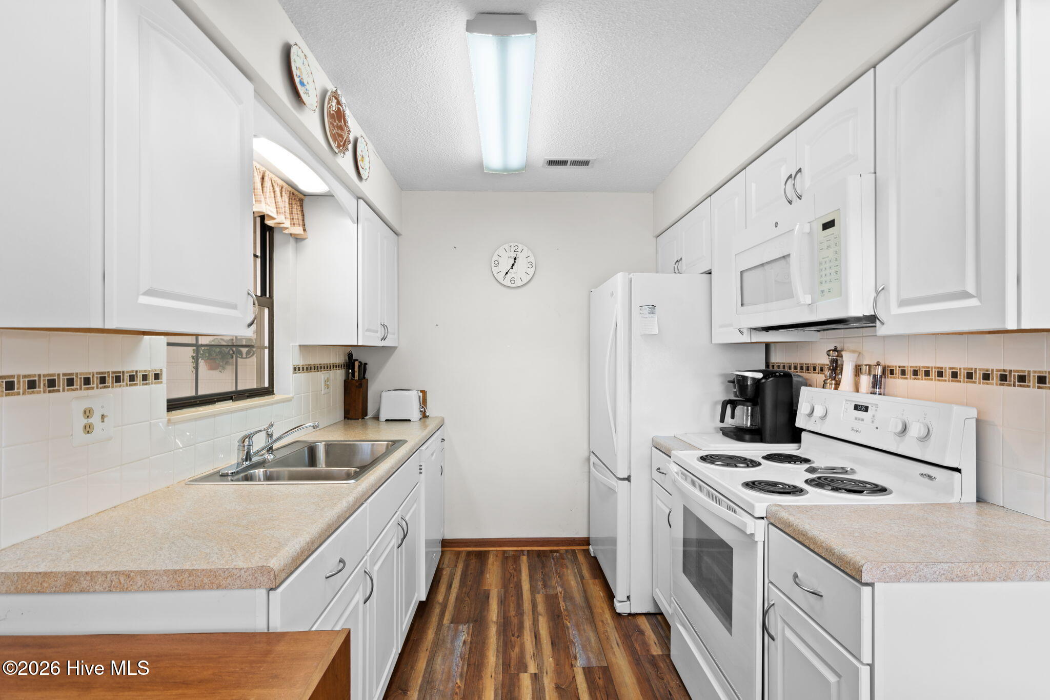 100549085 | Photo 14