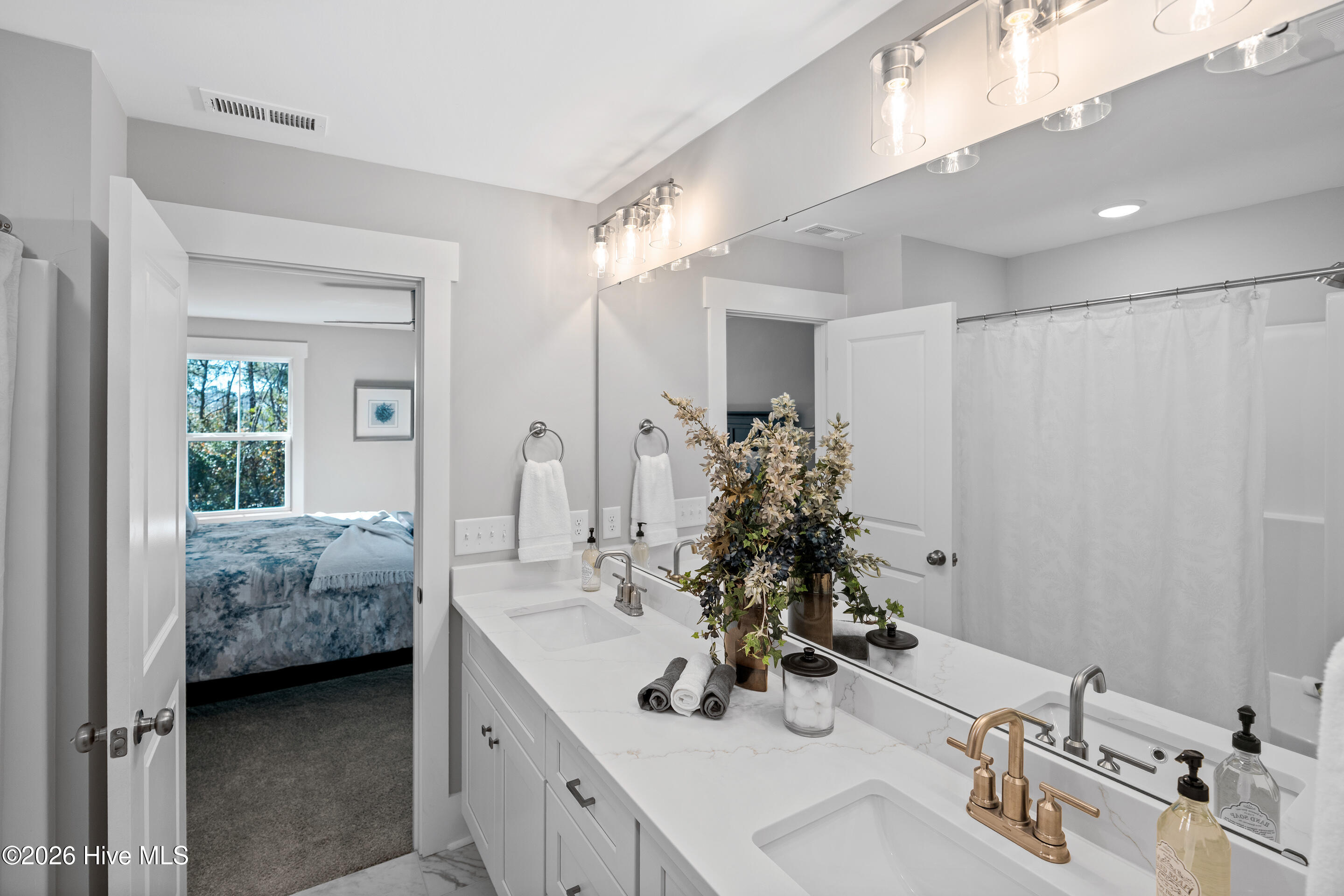 100556793 | Photo 27