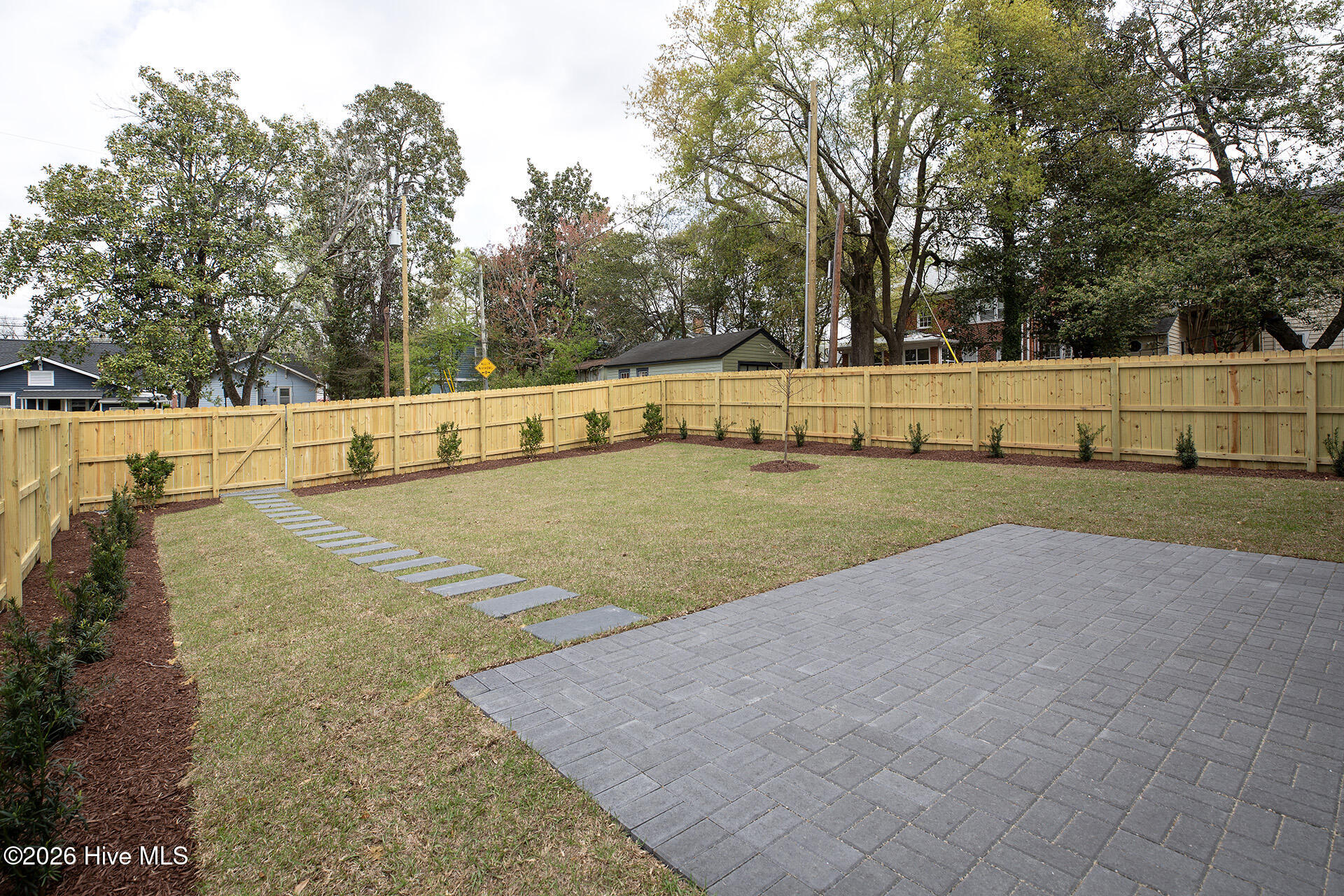 100562068 | Photo 30