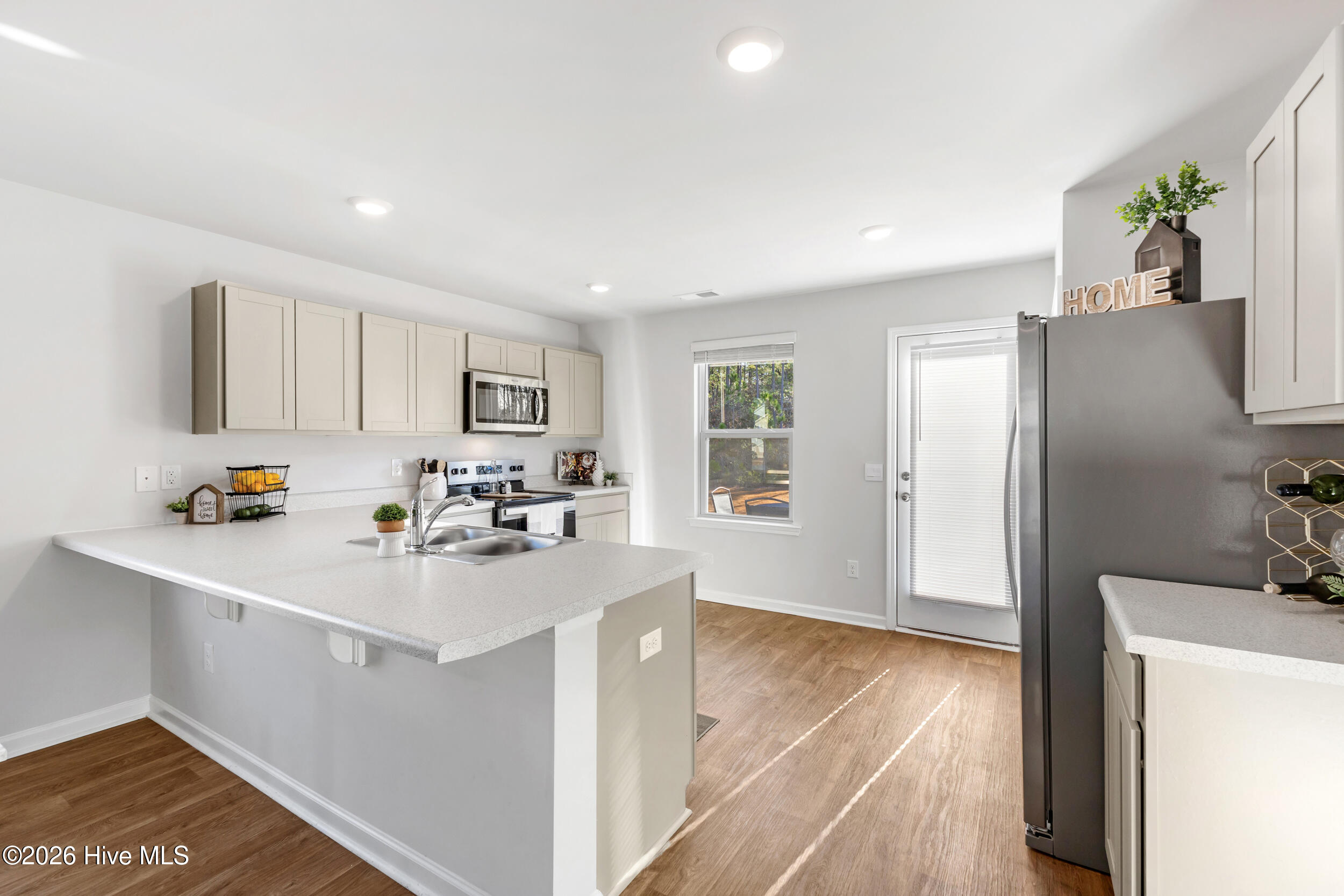 100547878 | Photo 11