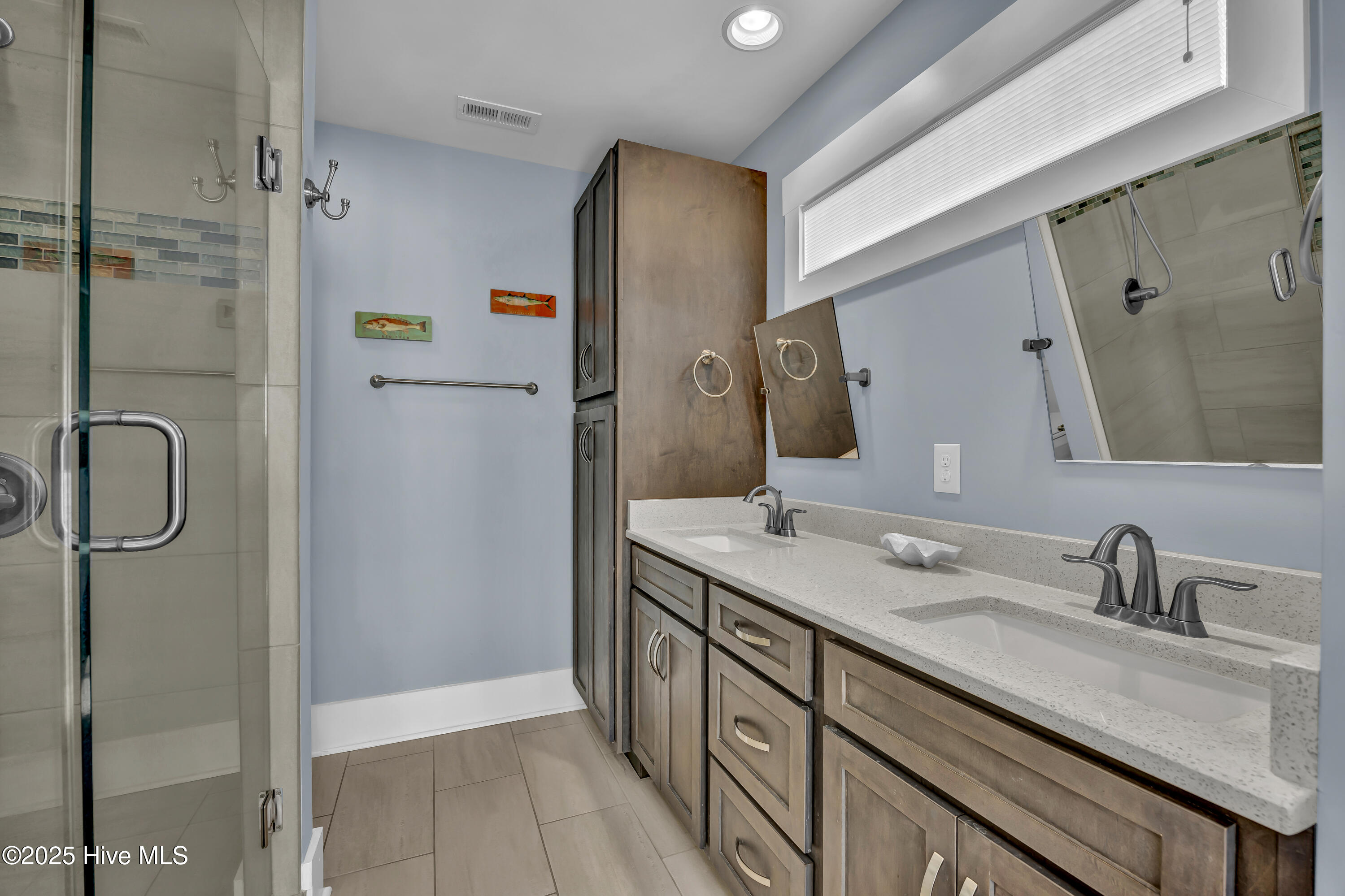 100535596 | Photo 34