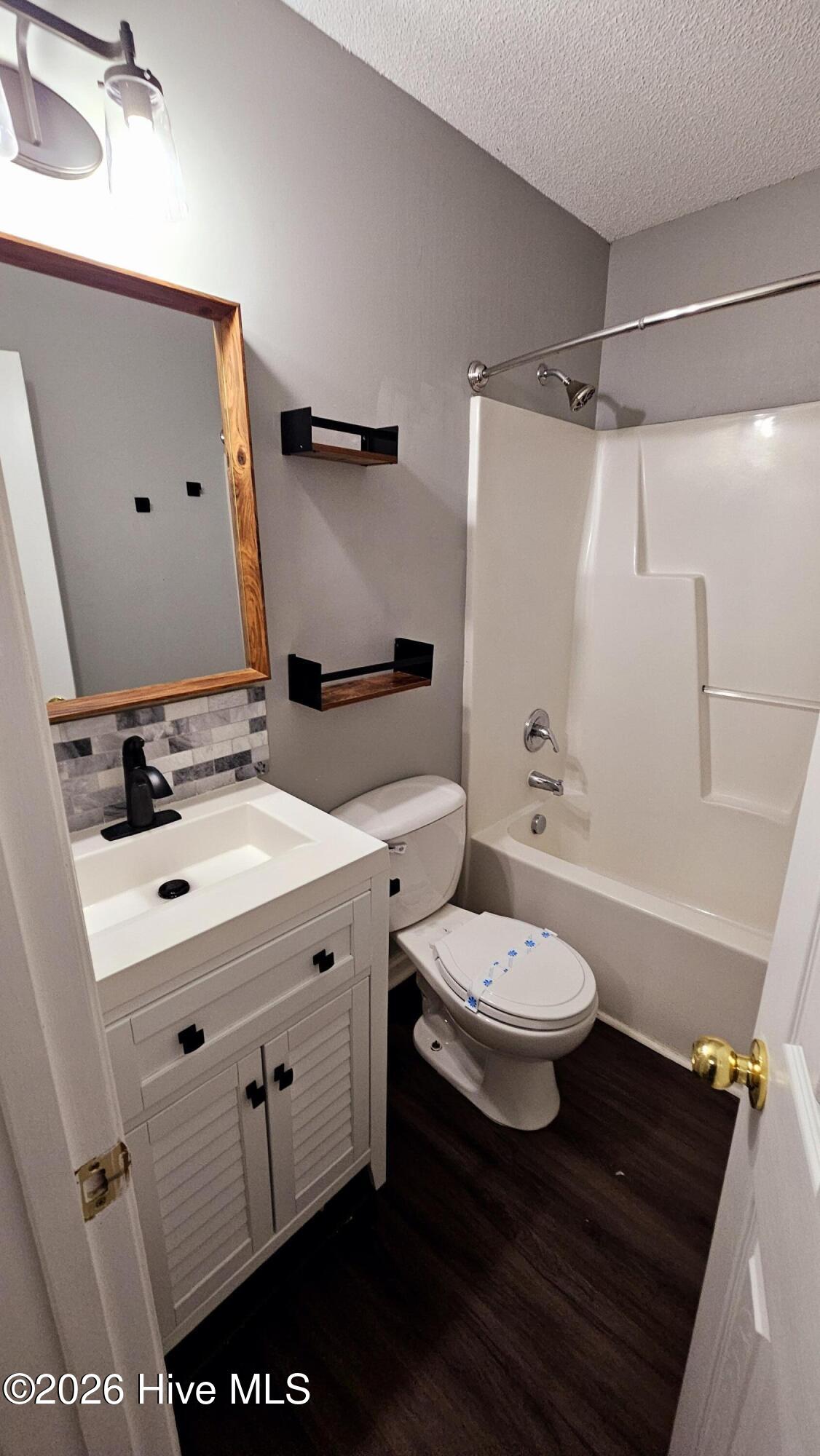 100565863 | Photo 13