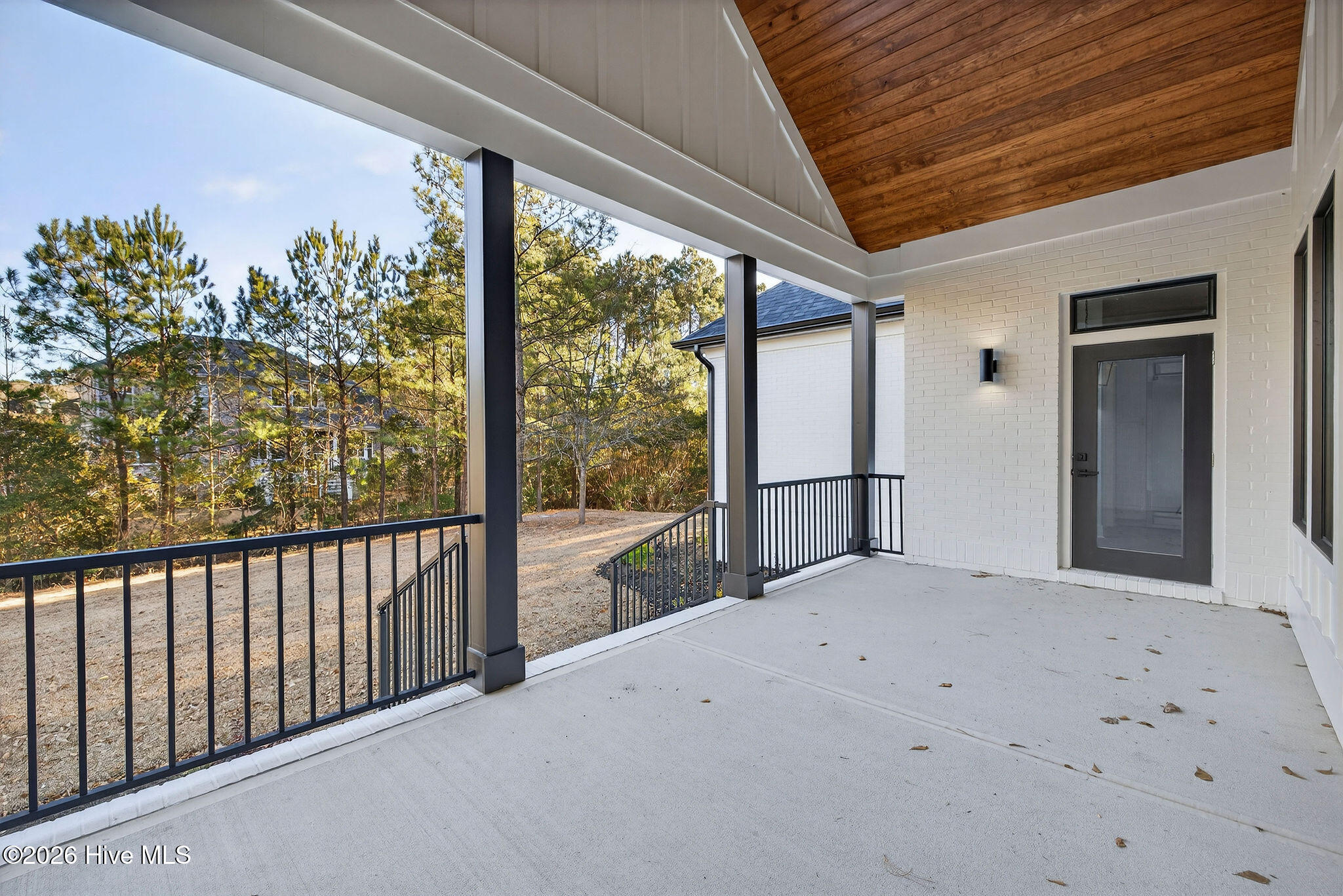 100548792 | Photo 31