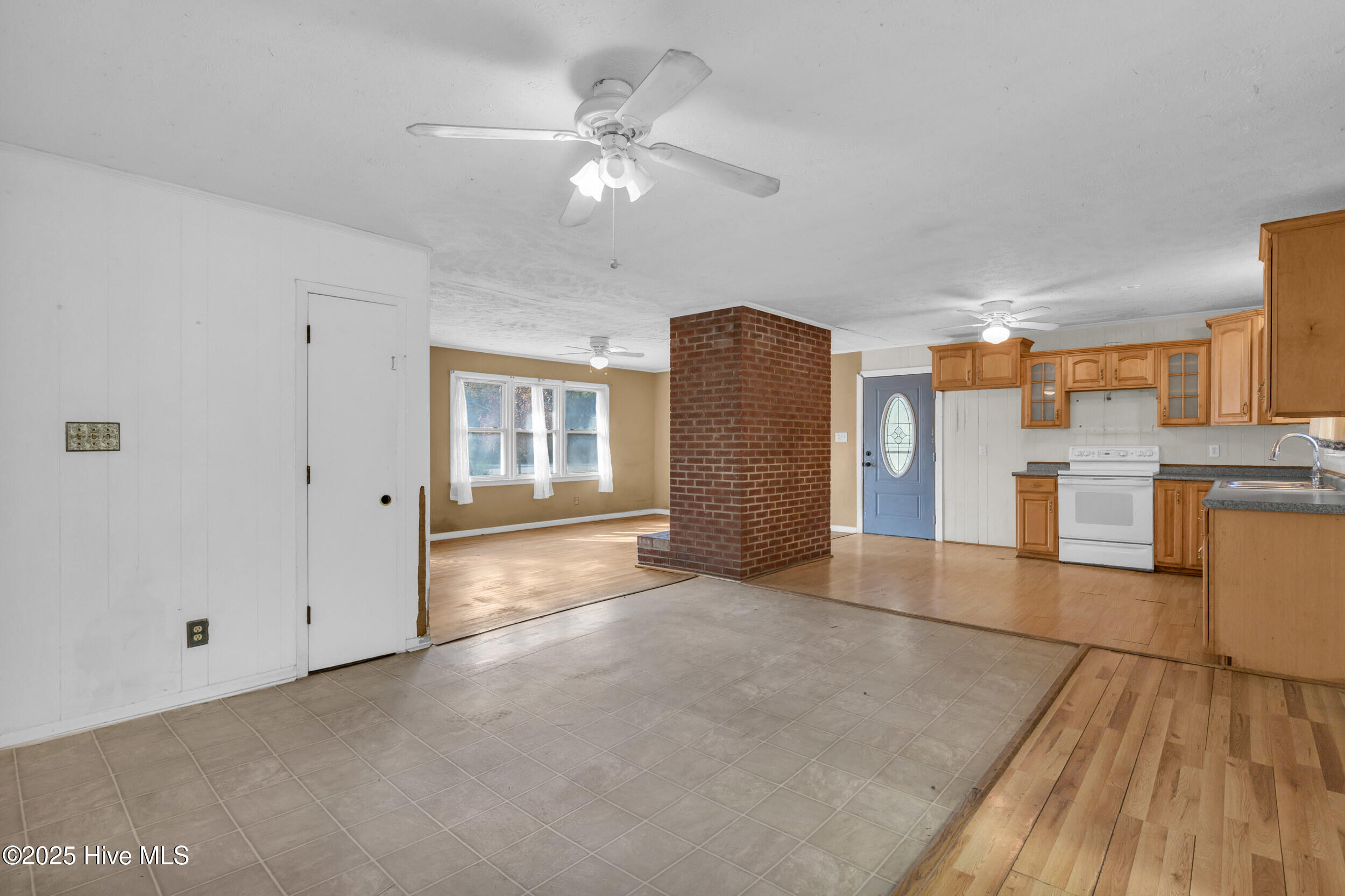 100543256 | Photo 14