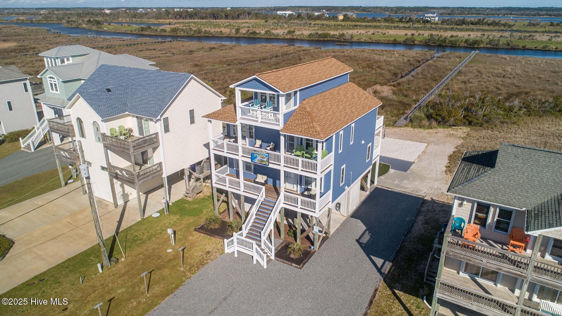 100496177 | Photo 35