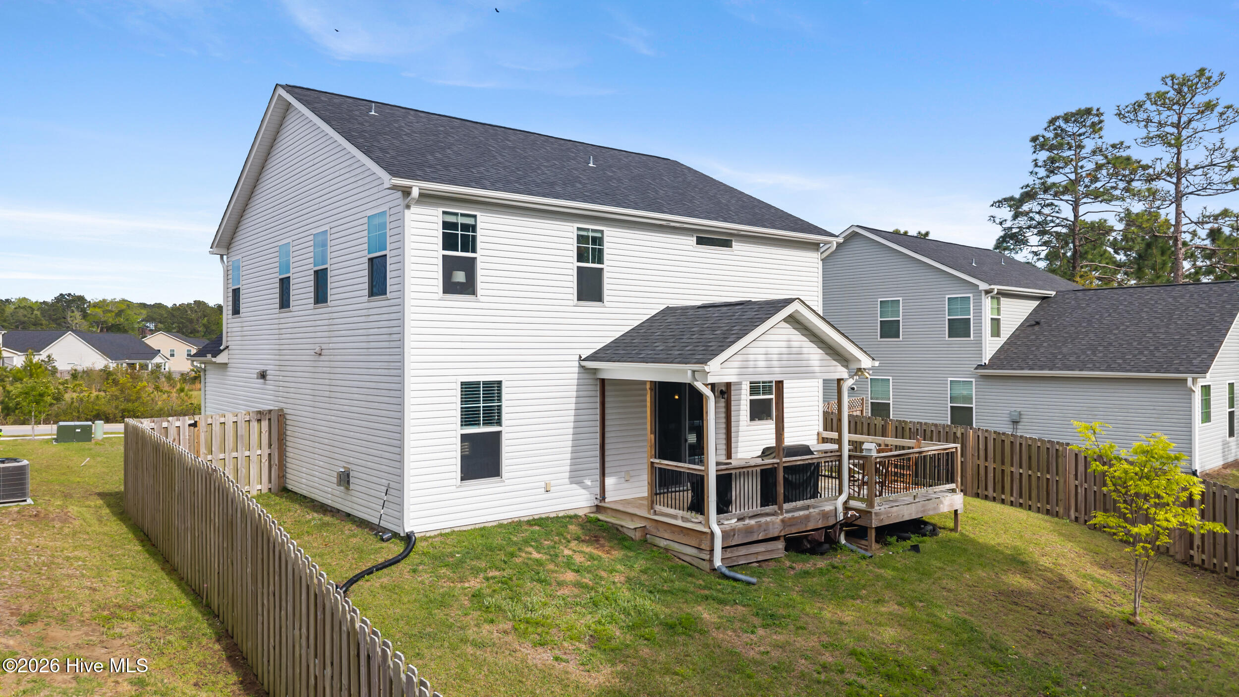 100565604 | Photo 35