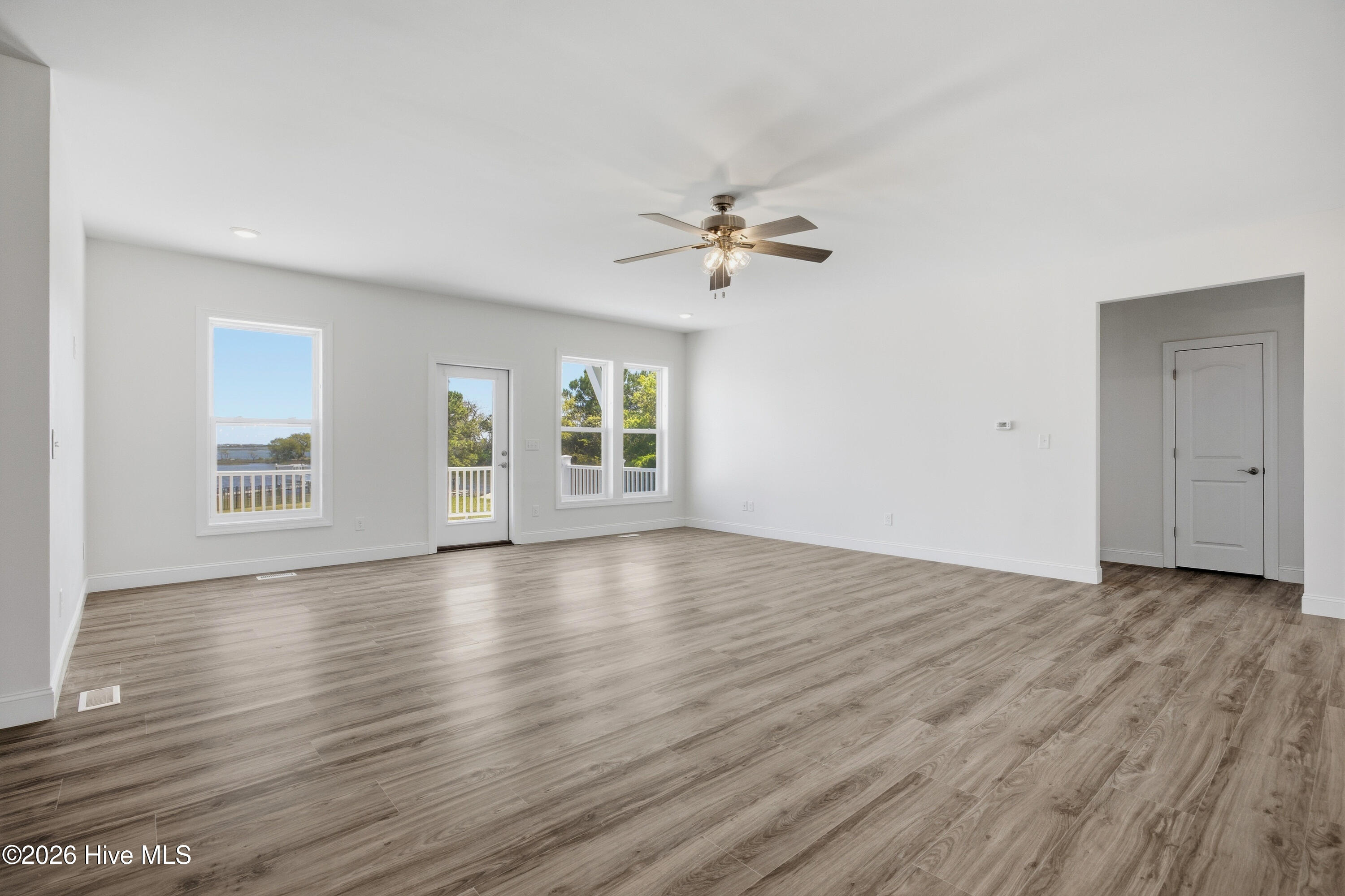 100569941 | Photo 17