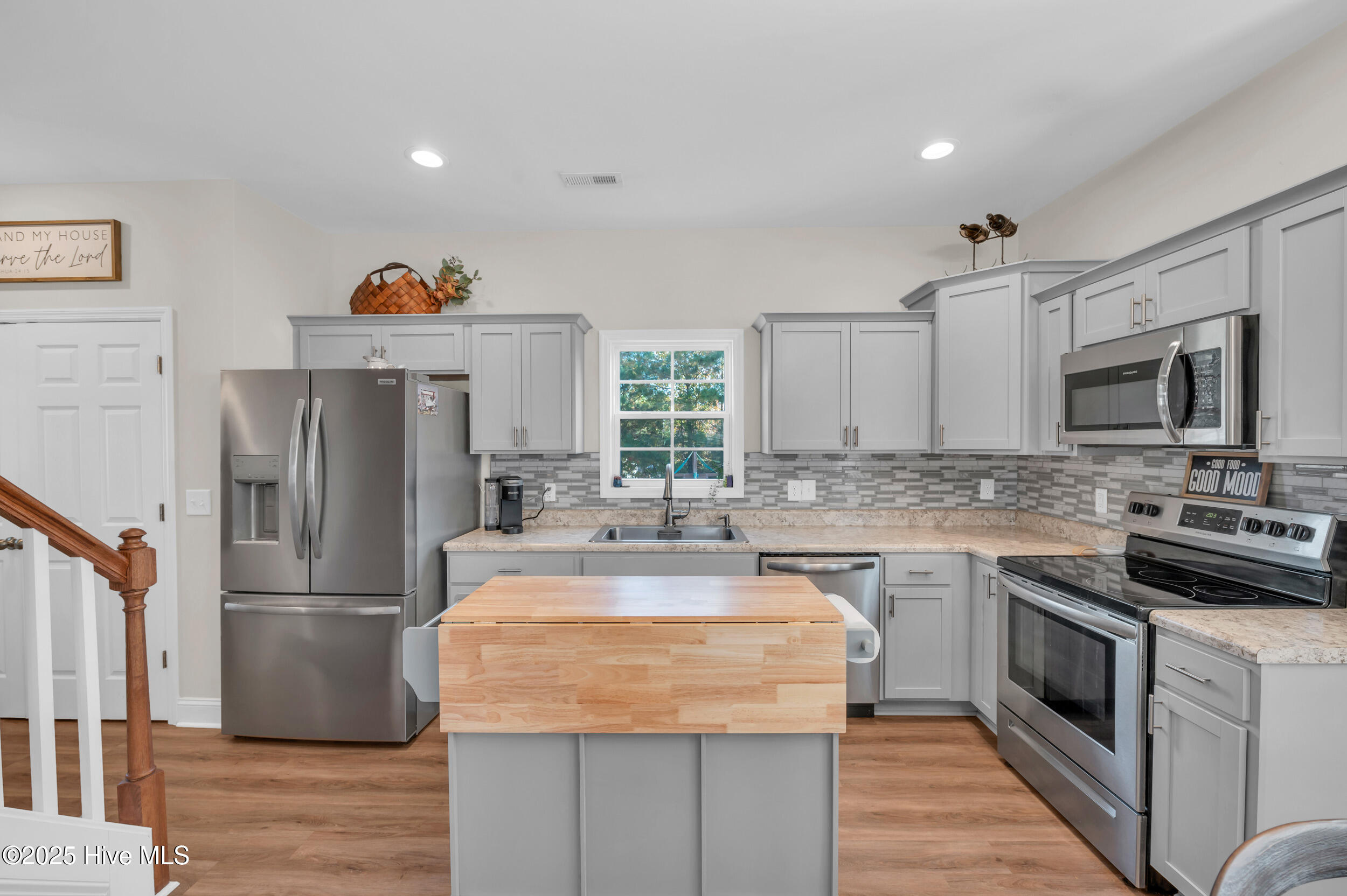 100542089 | Photo 16