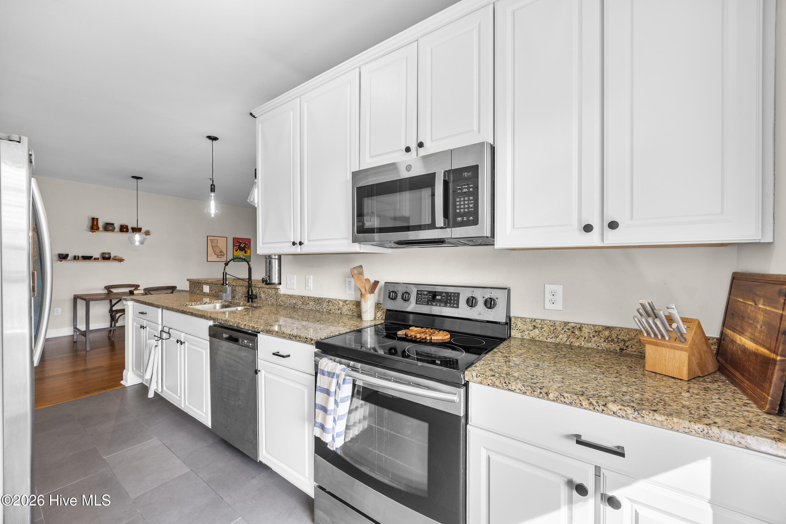 100557127 | Photo 13