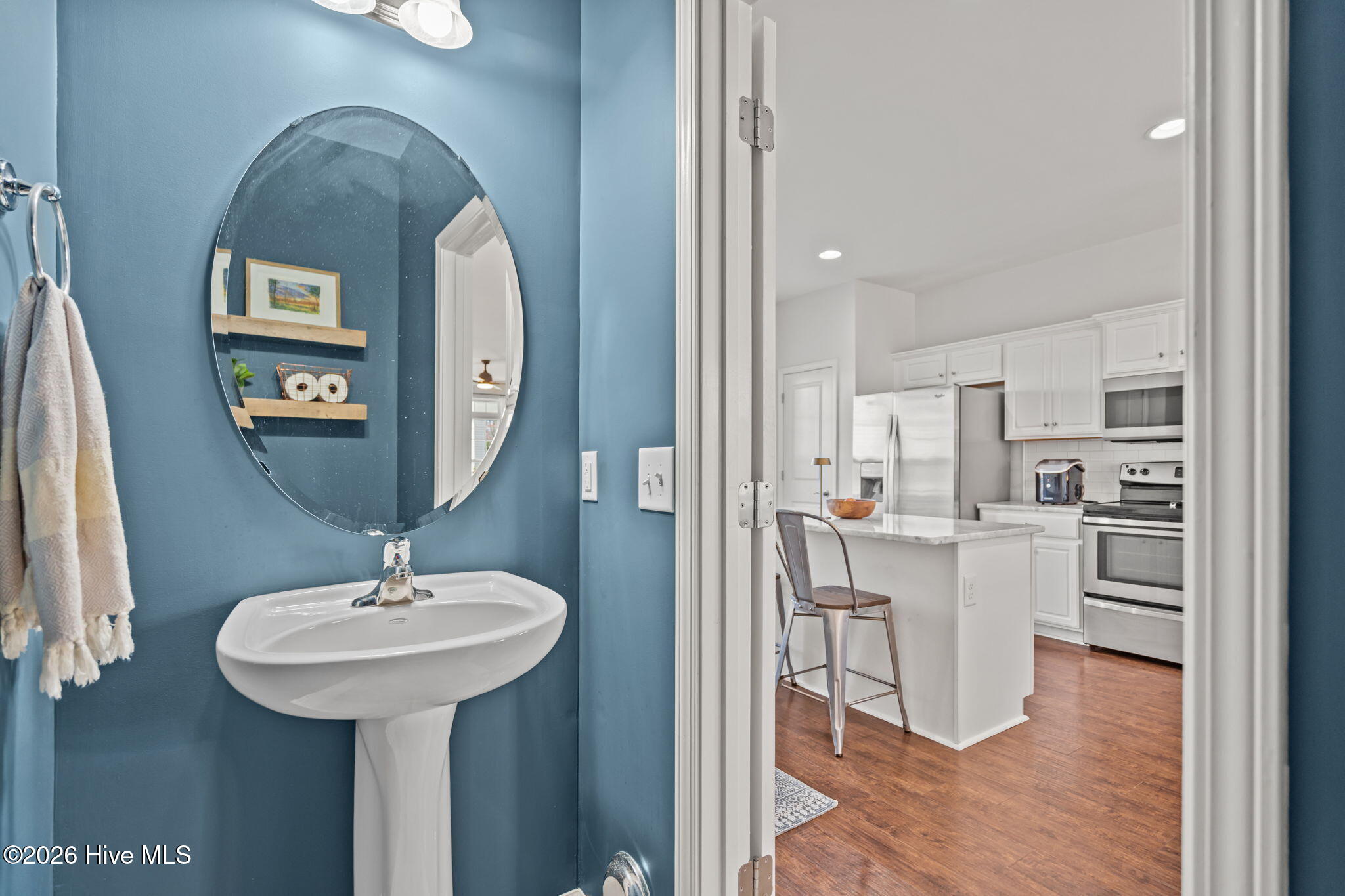 100560922 | Photo 21