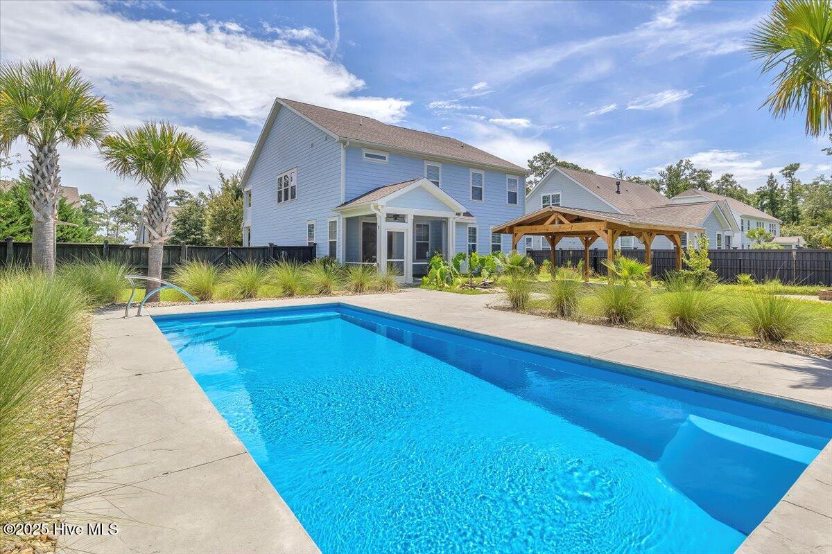 100523445 | Photo 60