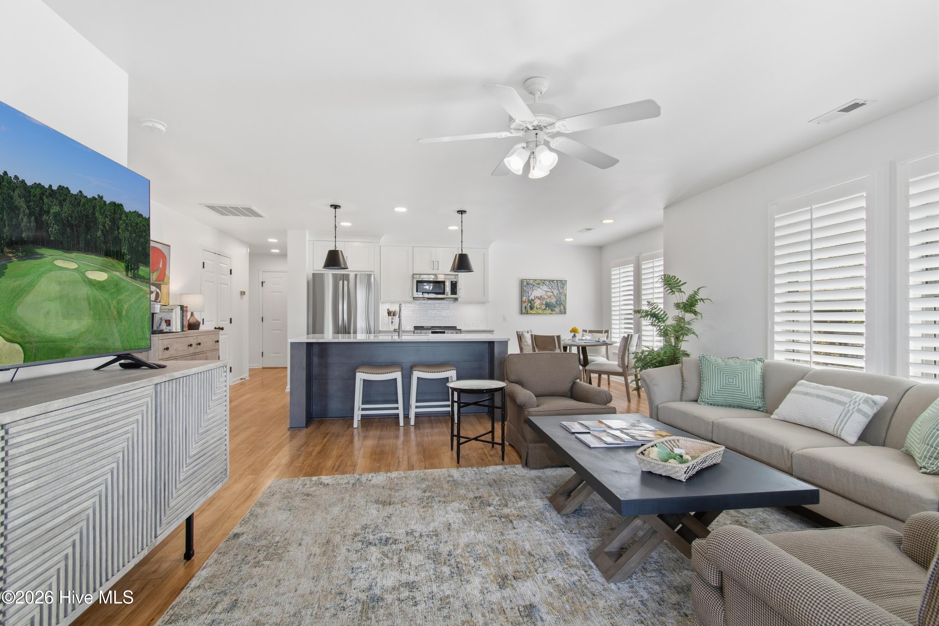 100562563 | Photo 12