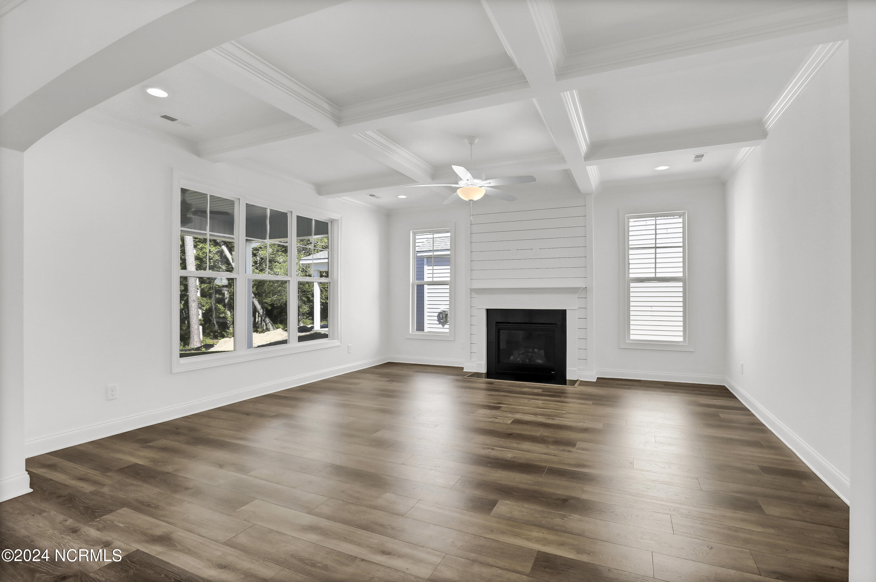 100457688 | Photo 13