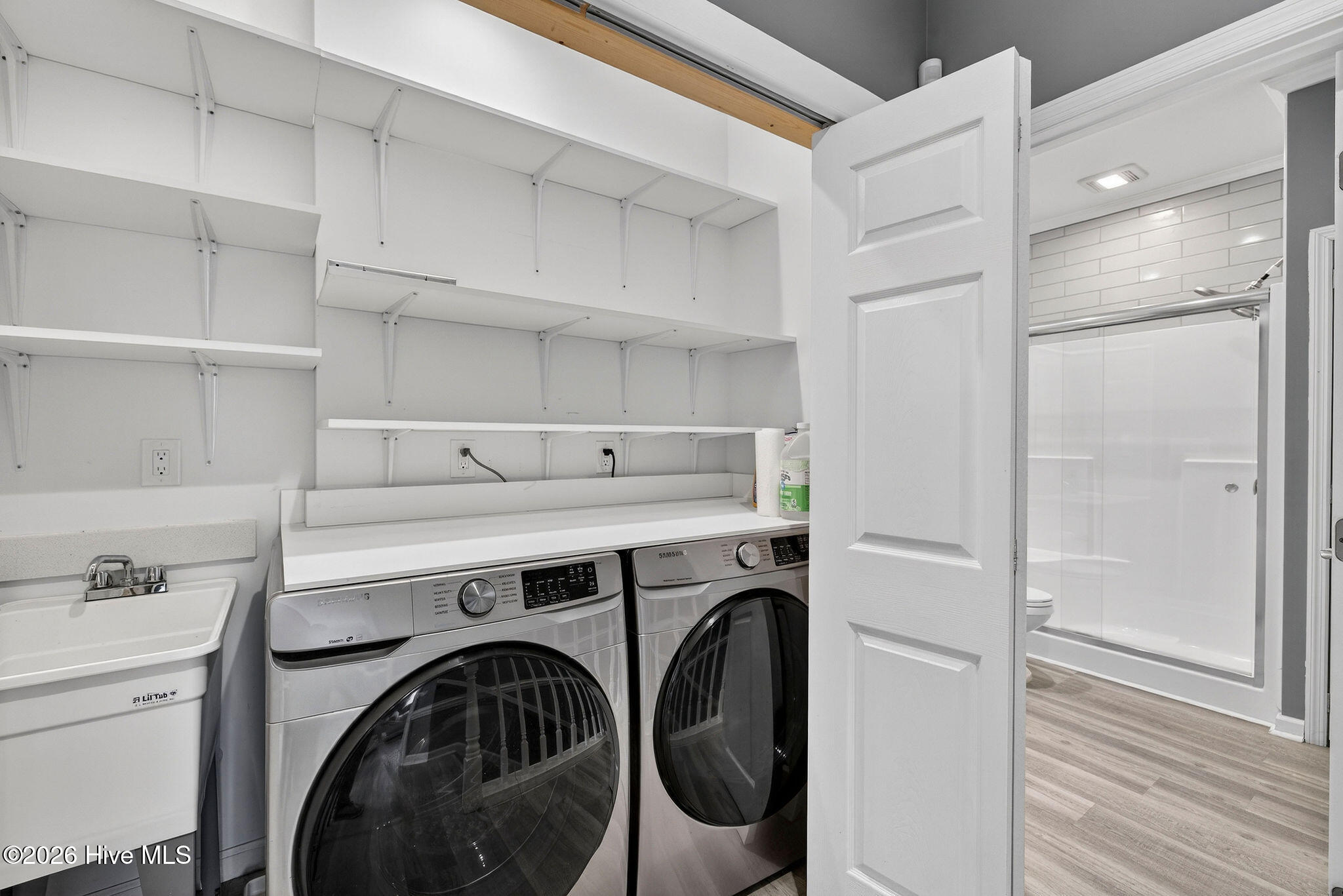 100548993 | Photo 22