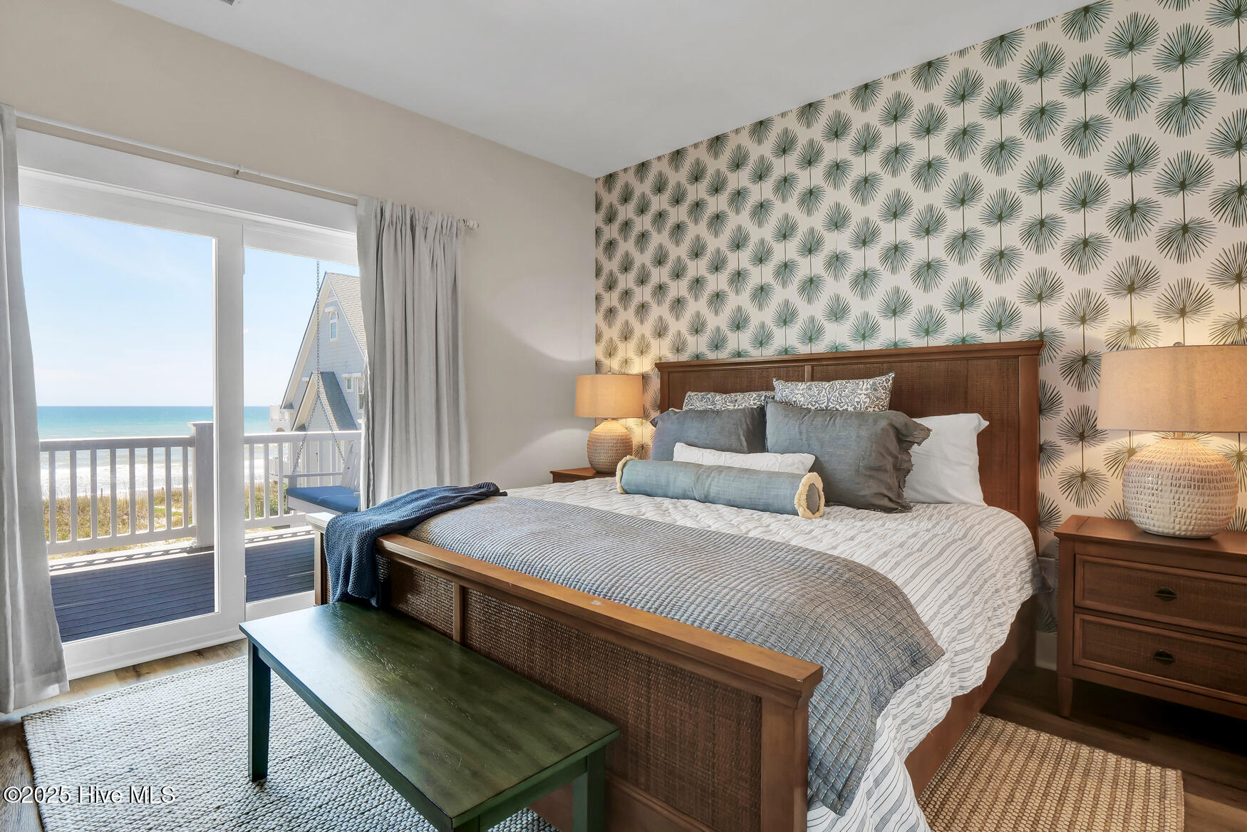 100544154 | Photo 35