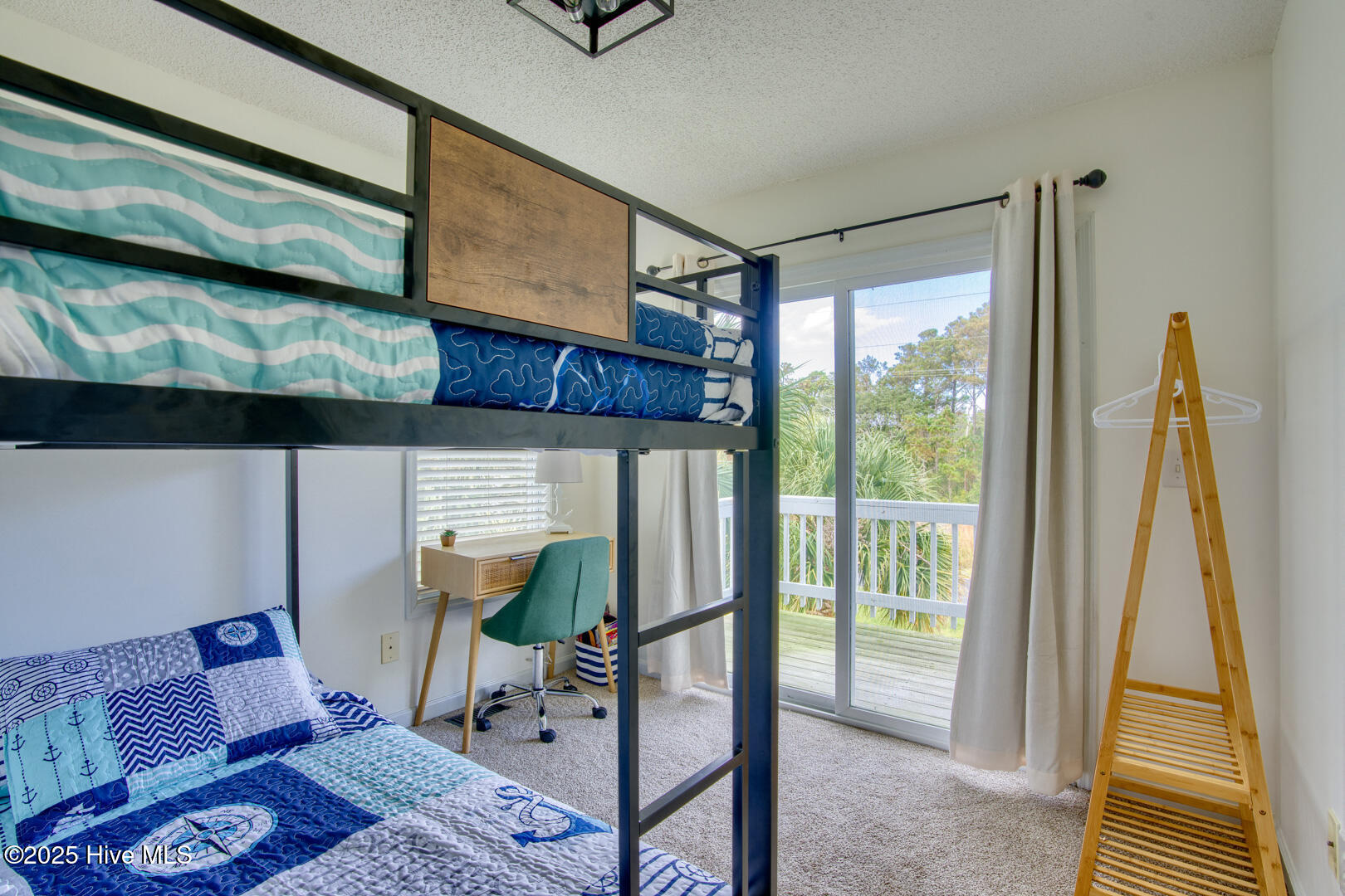 100535257 | Photo 19