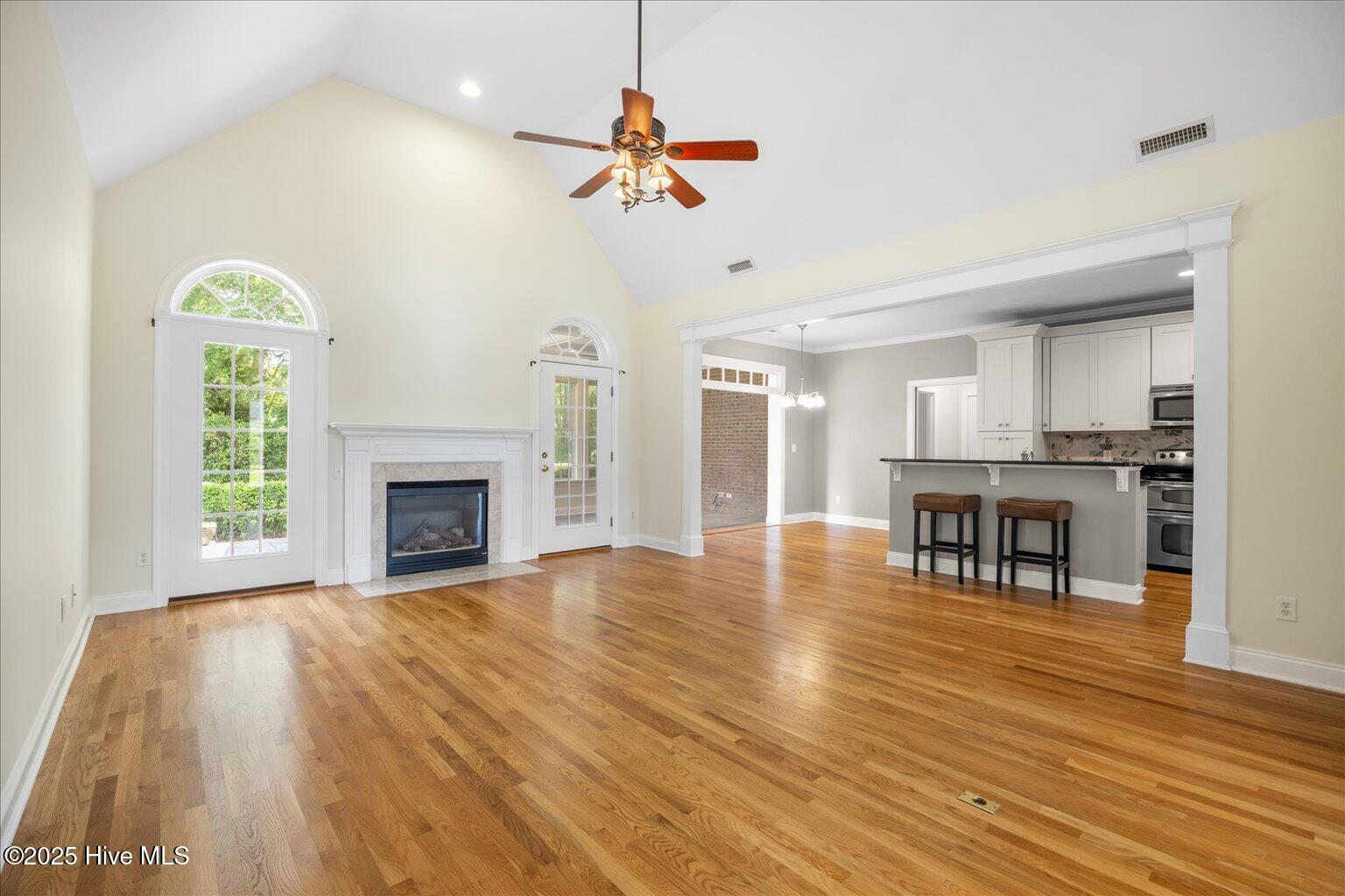 100521563 | Photo 12