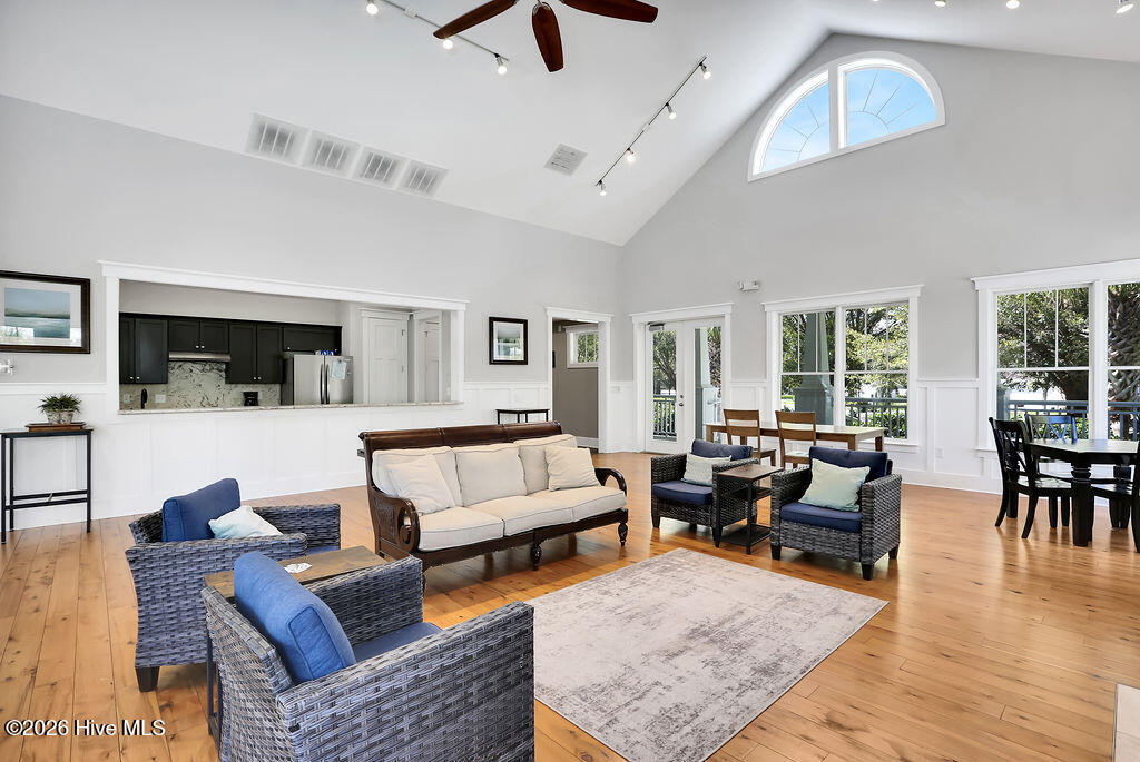 100564956 | Photo 52