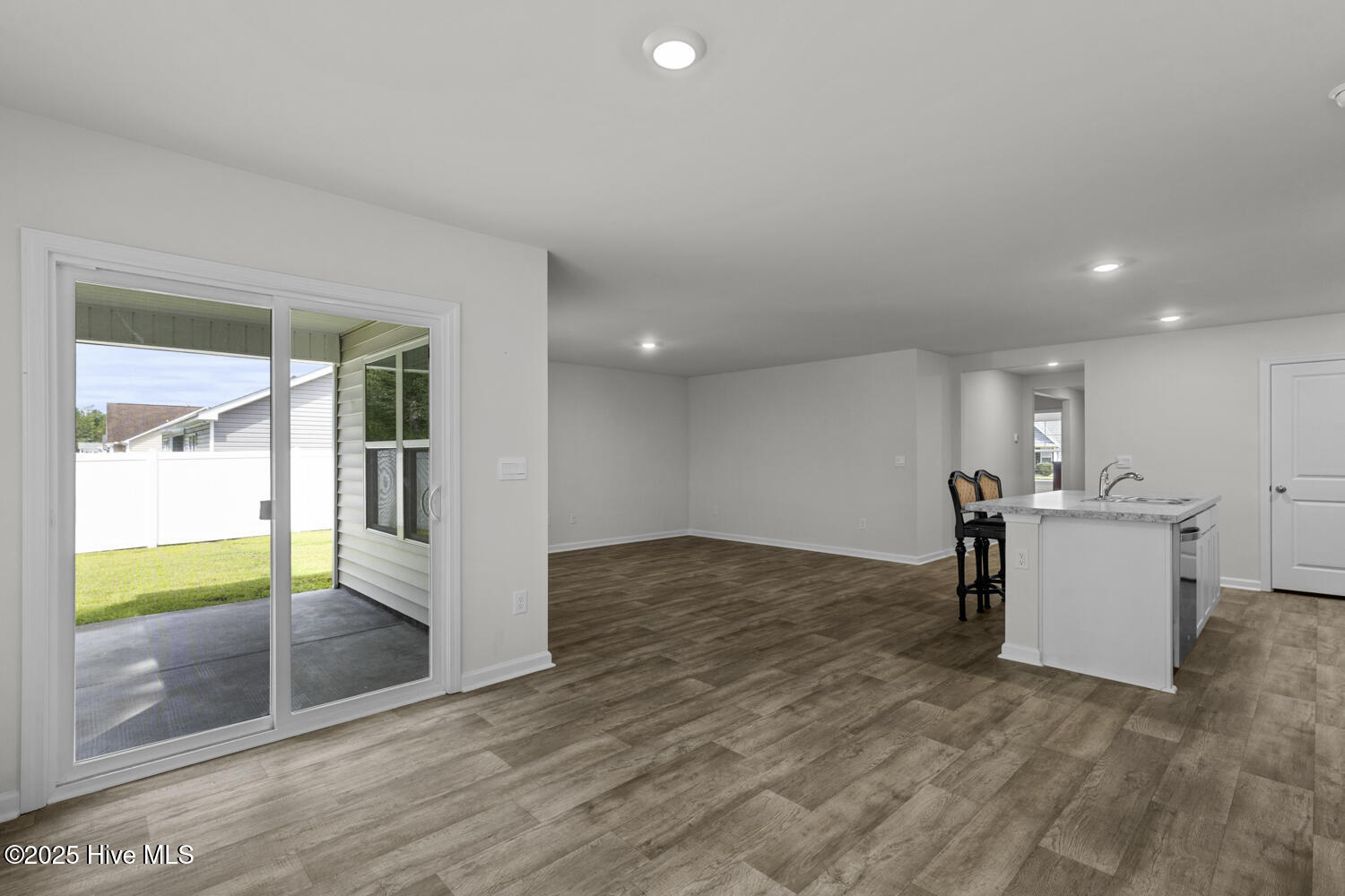 100527652 | Photo 12