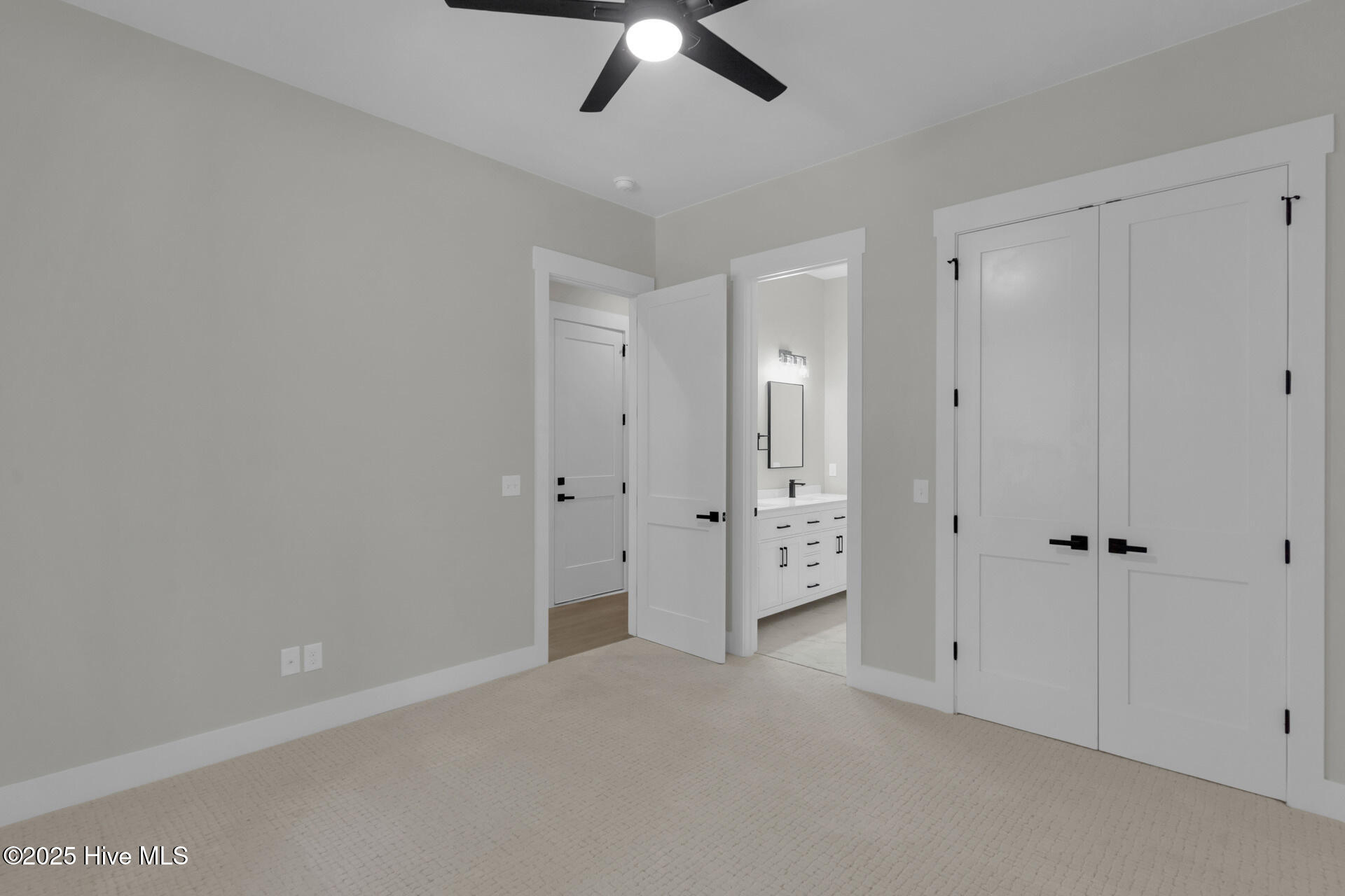 100539388 | Photo 55