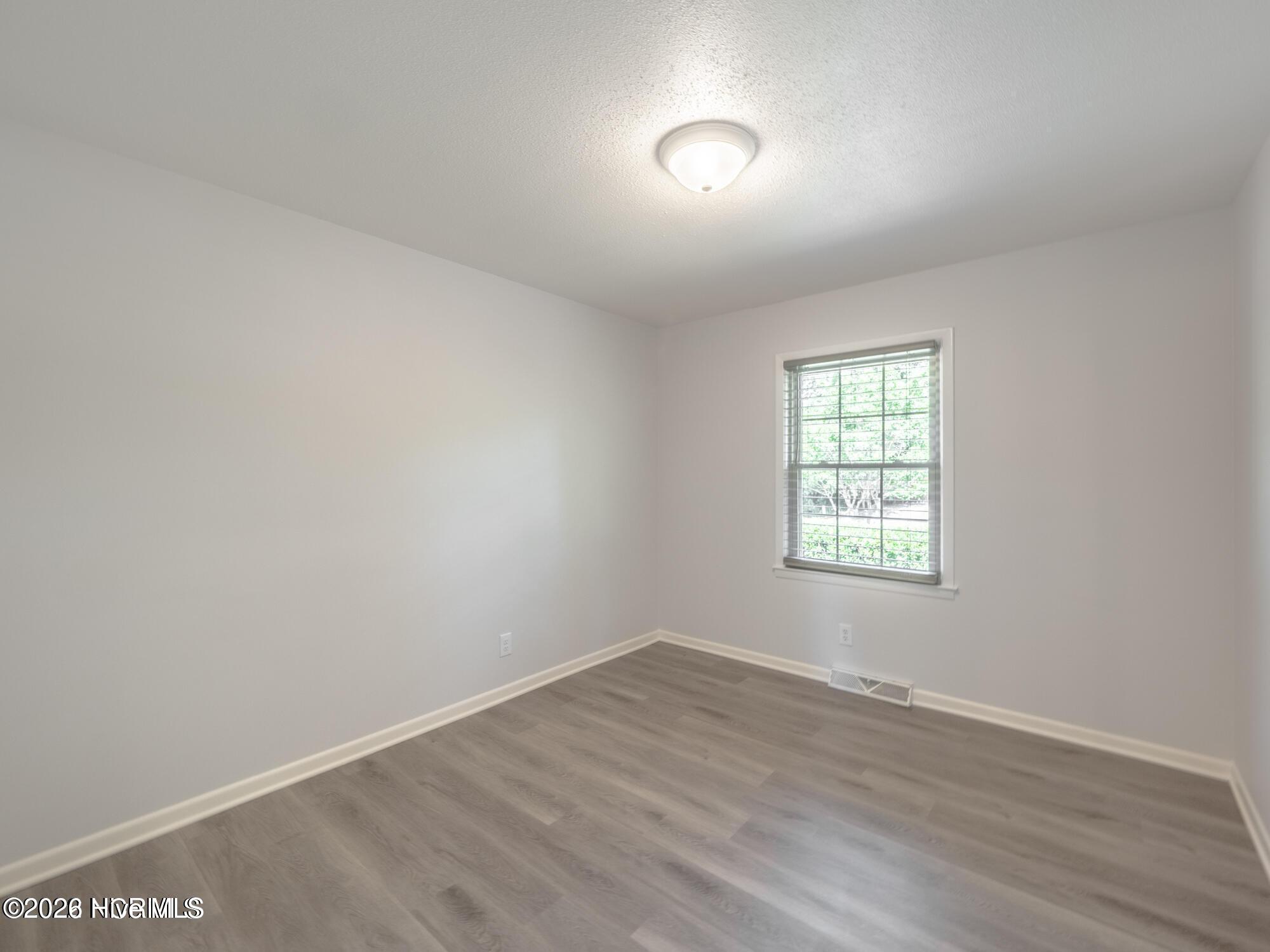 100562662 | Photo 15