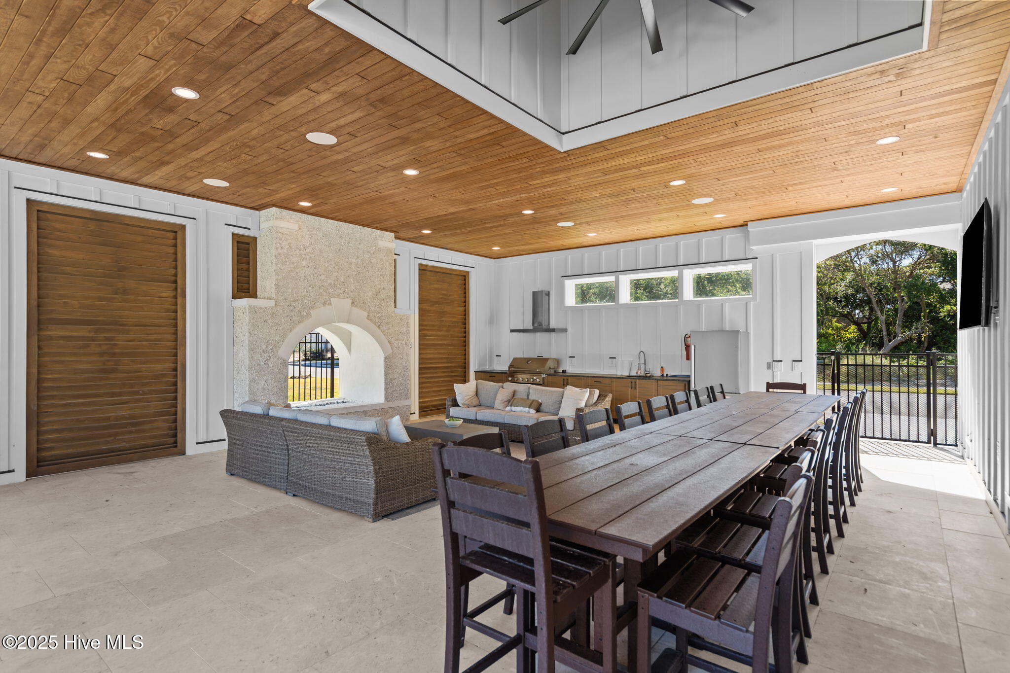 100532094 | Photo 26