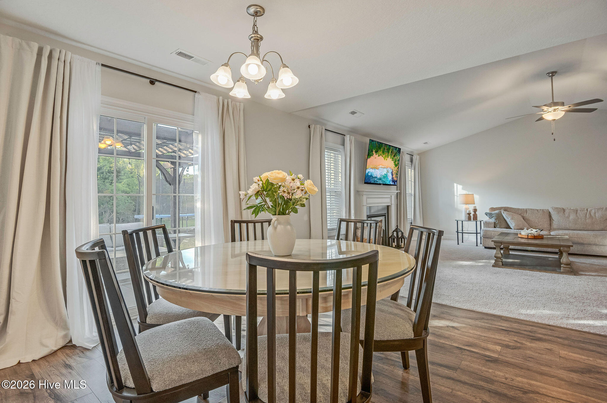 100568428 | Photo 11