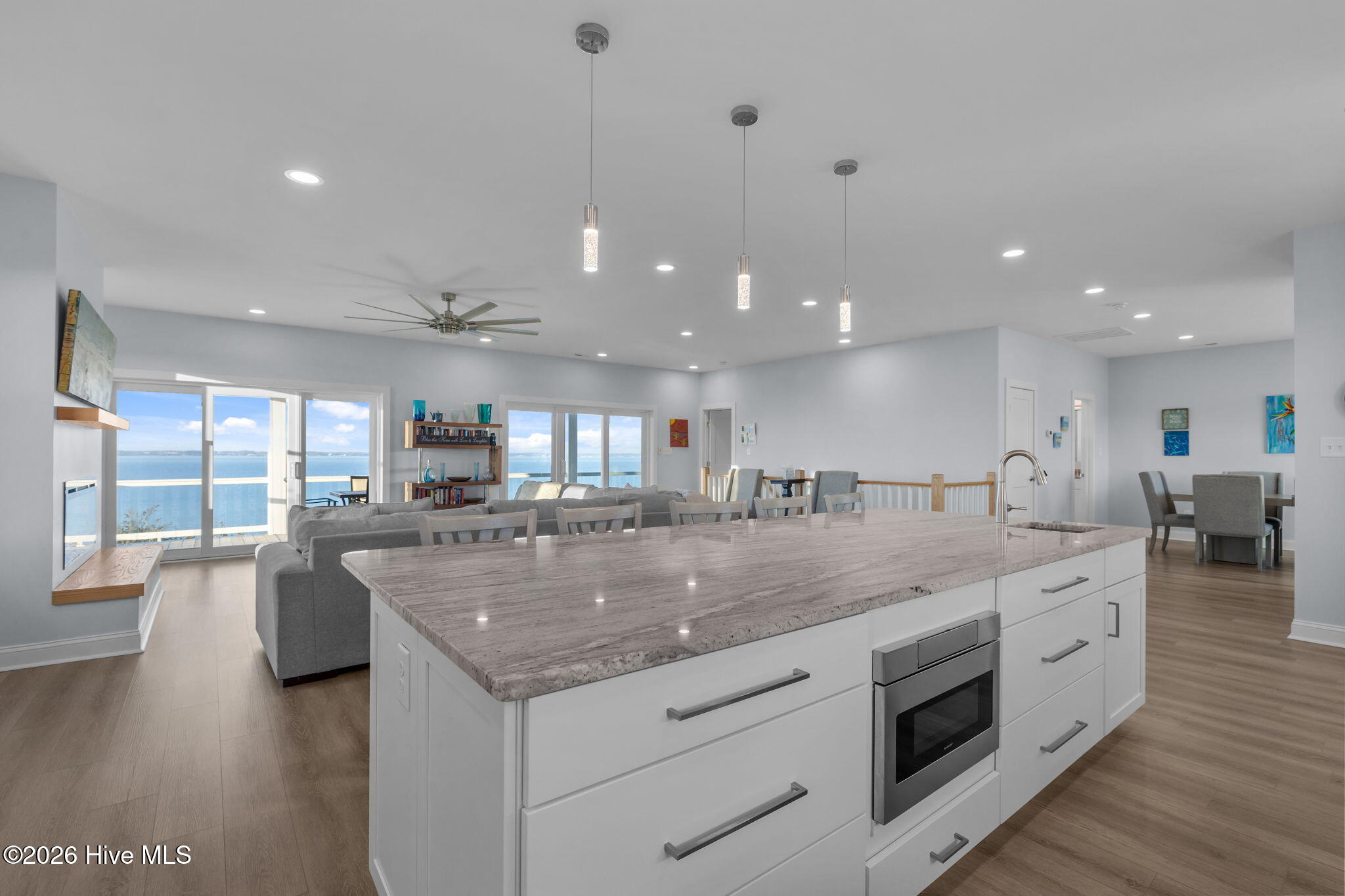 100551365 | Photo 47