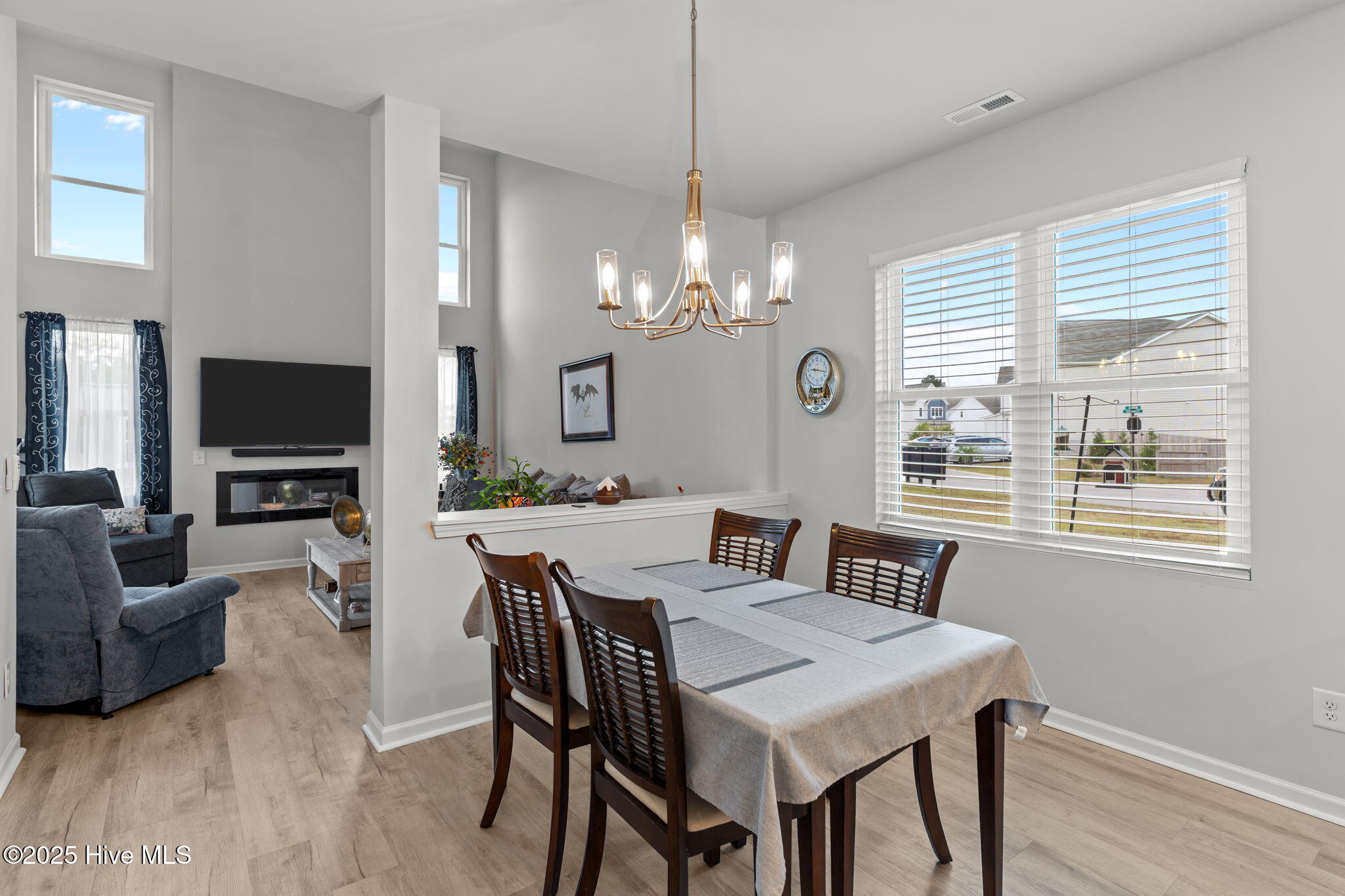 100540695 | Photo 12