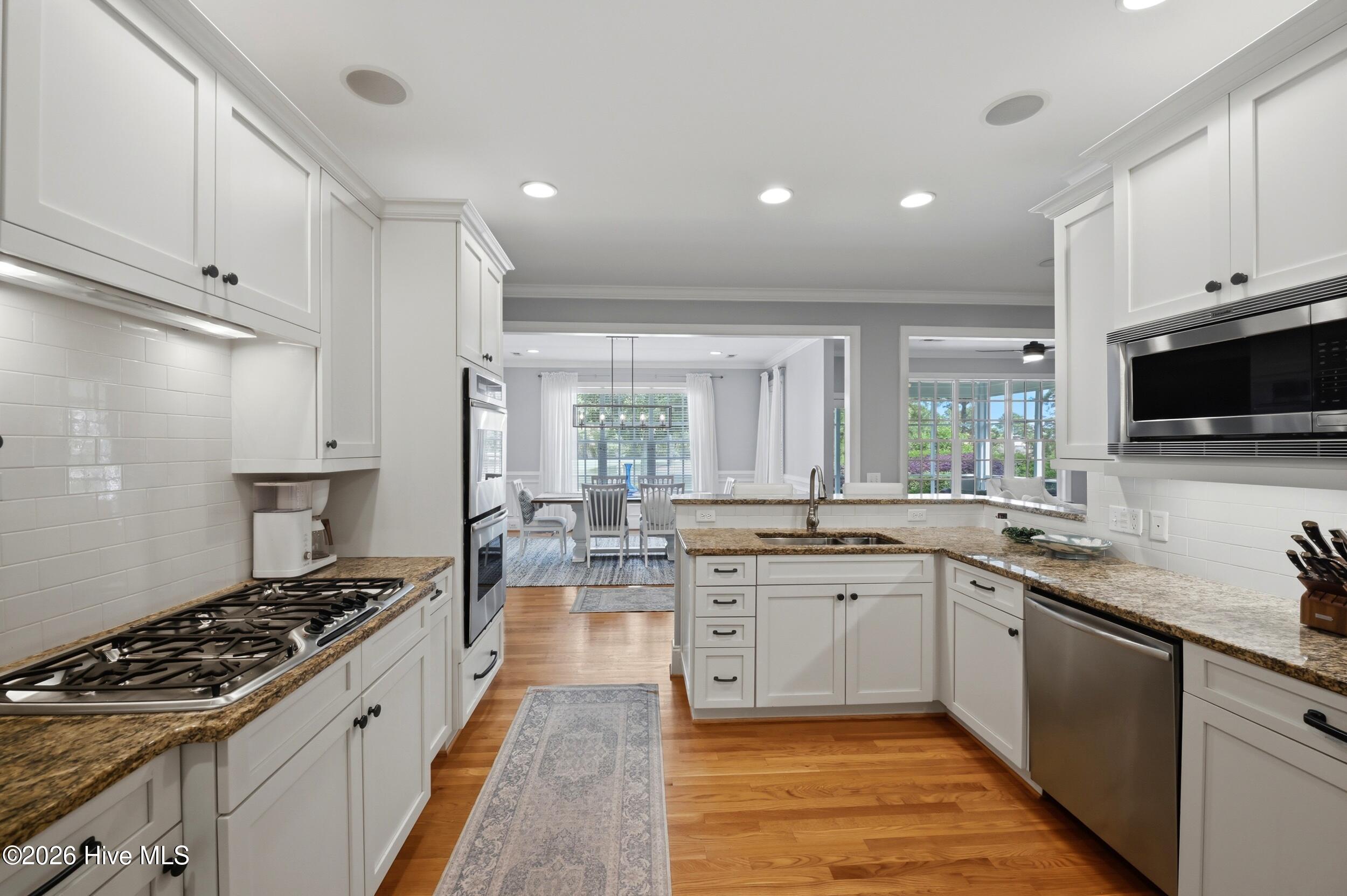 100566106 | Photo 13