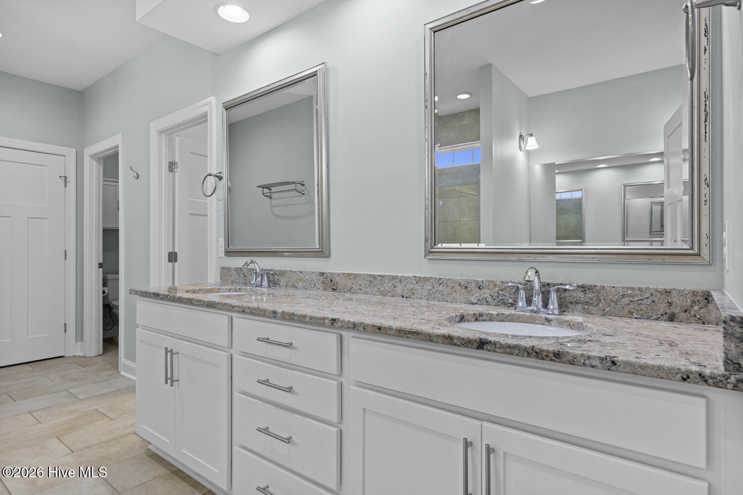 100548690 | Photo 21