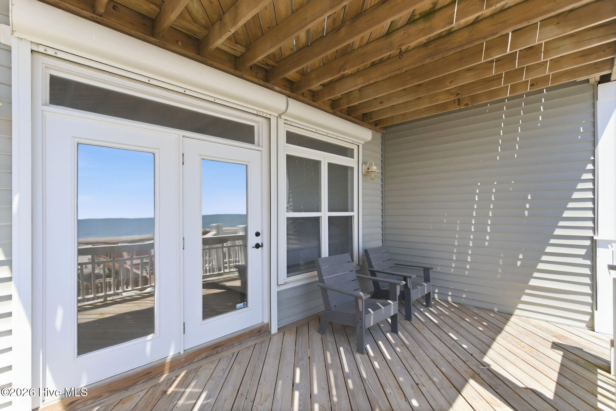 100570337 | Photo 24