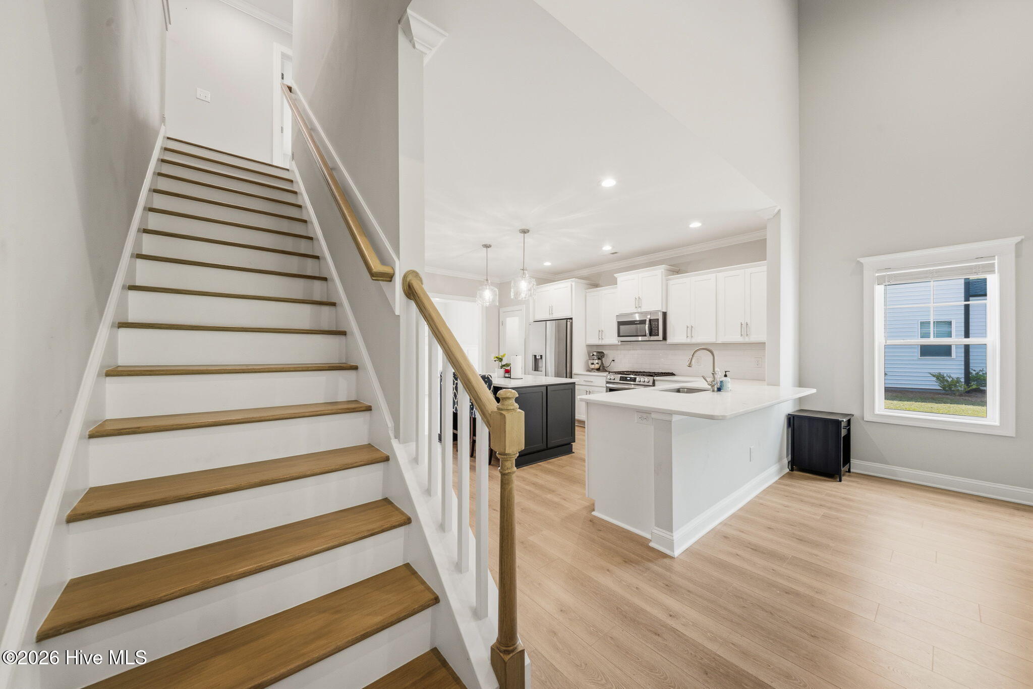 100567561 | Photo 42