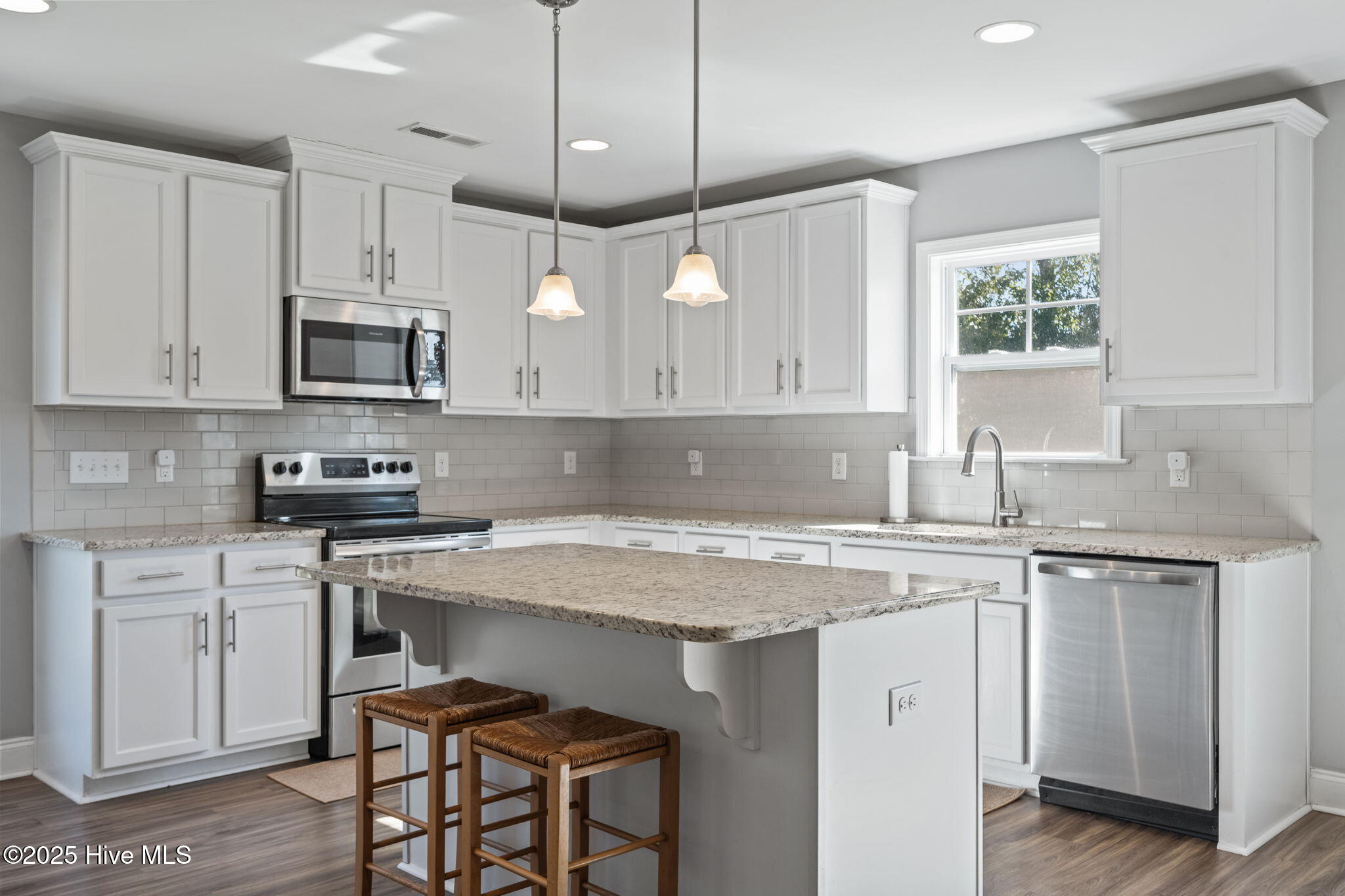 100536269 | Photo 15