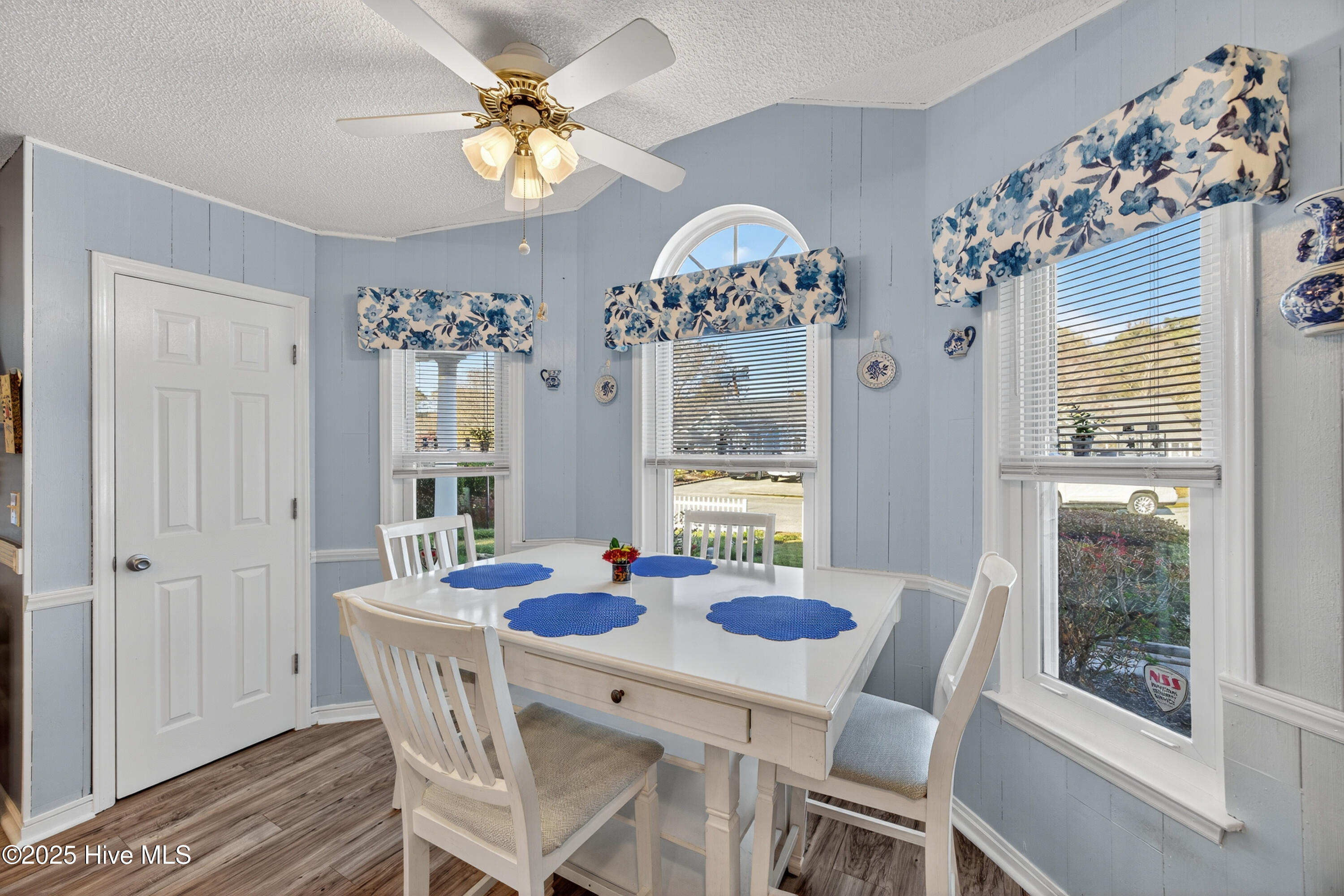 100541934 | Photo 14