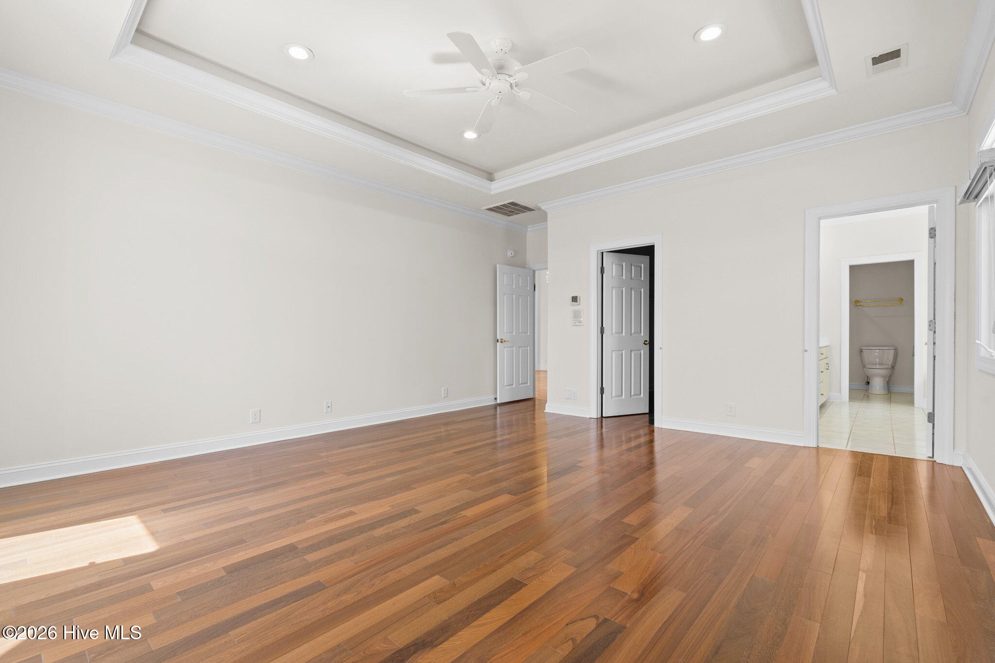 100564967 | Photo 23