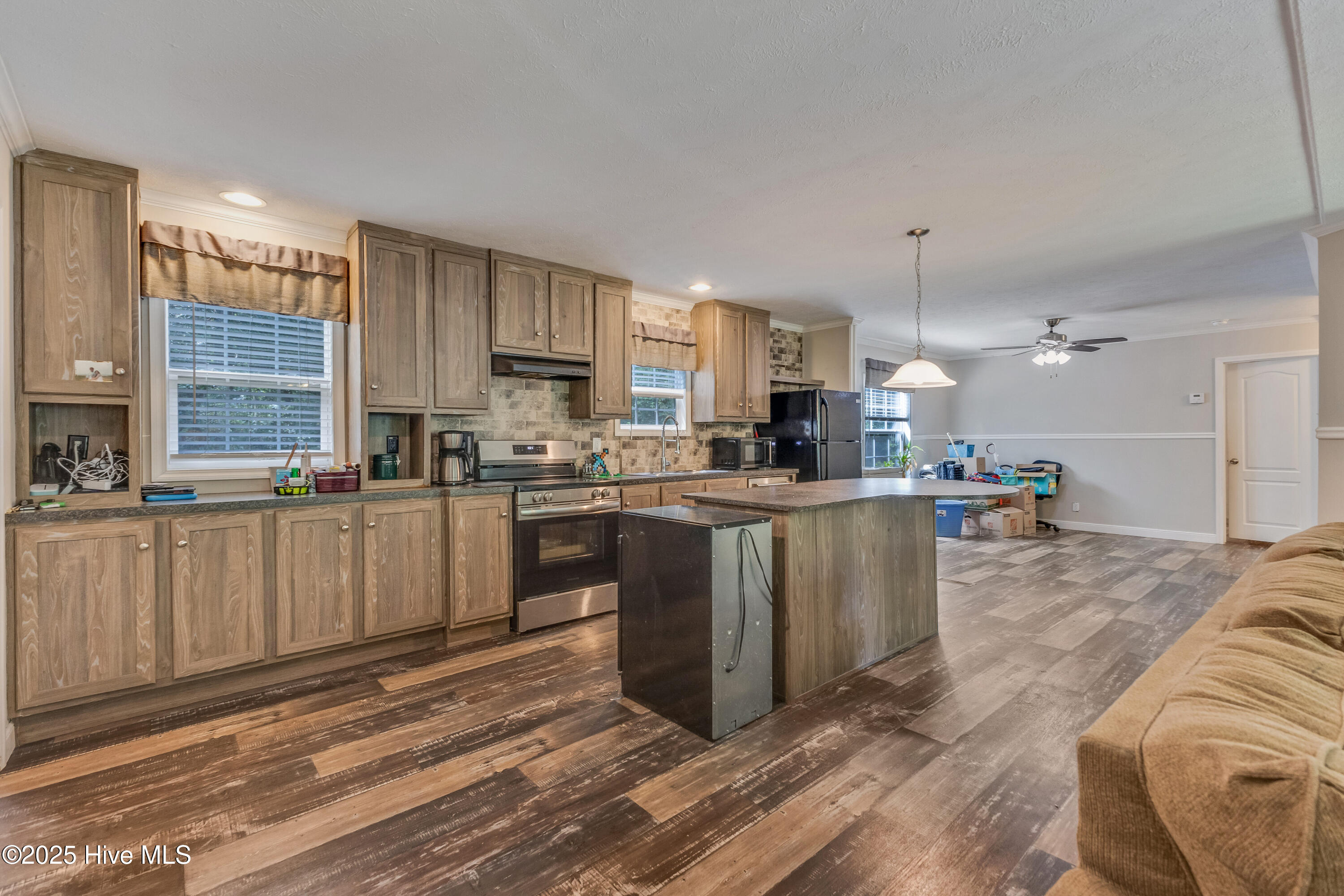 100562127 | Photo 85