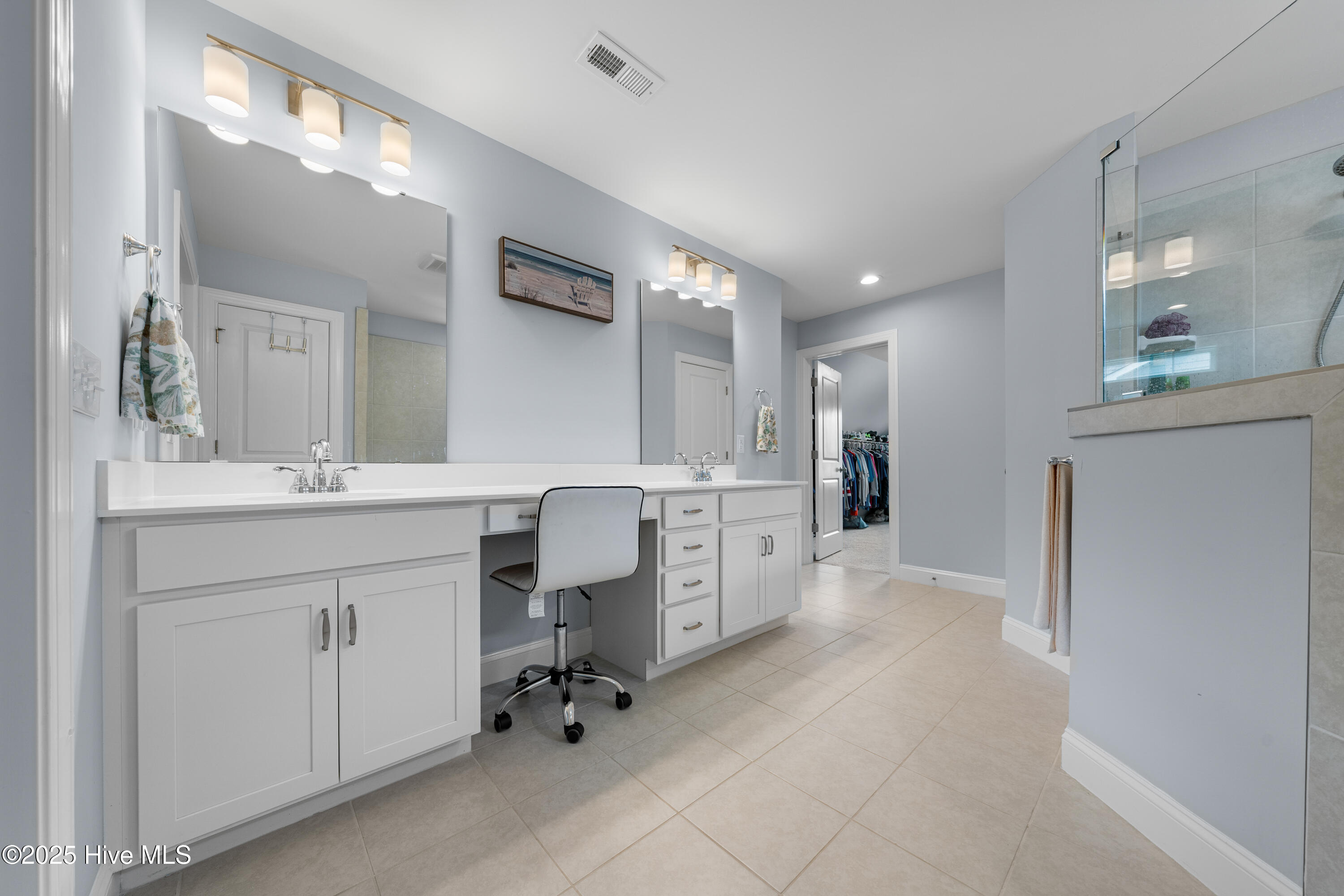 100512596 | Photo 40