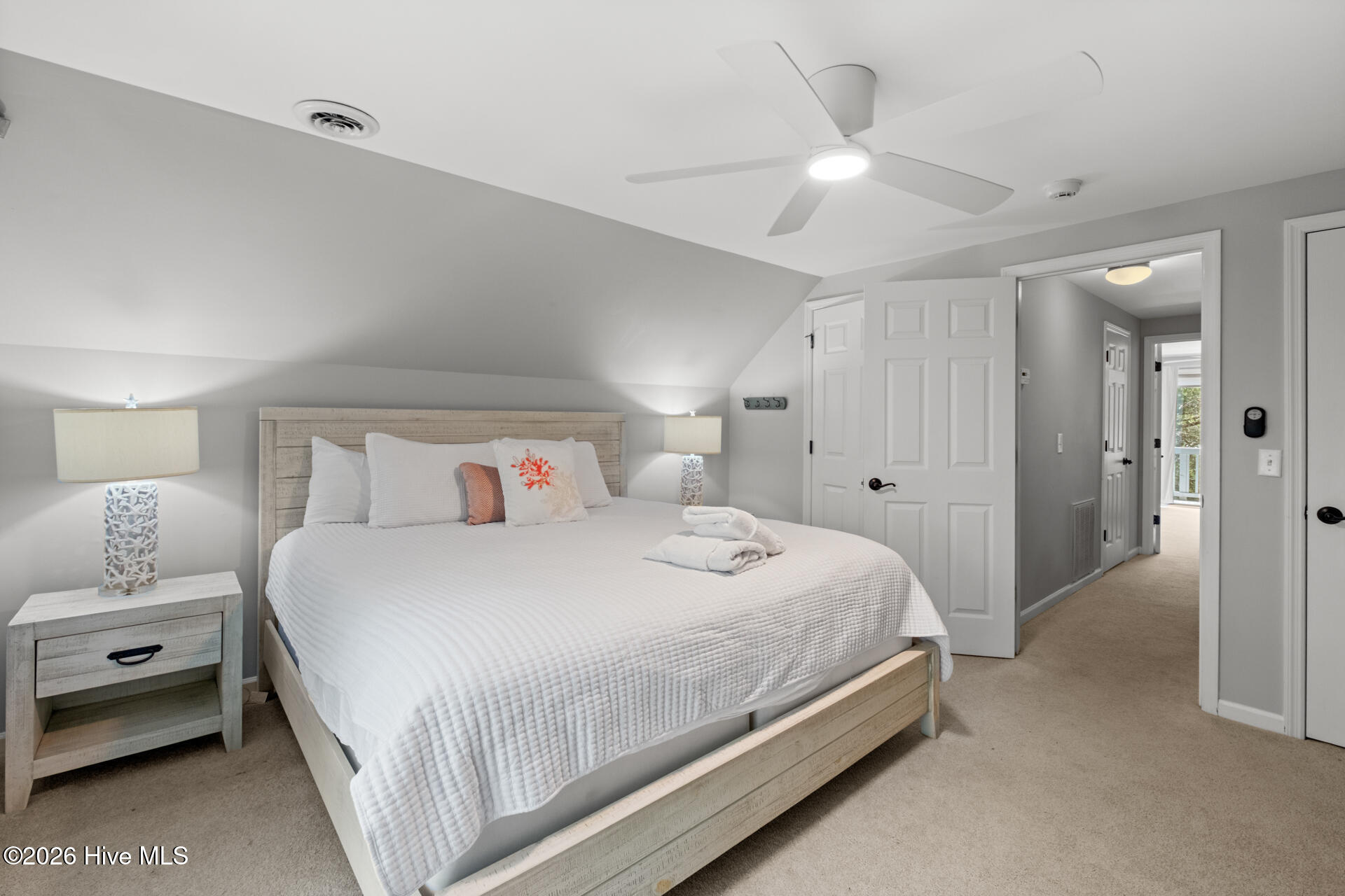 100569244 | Photo 20