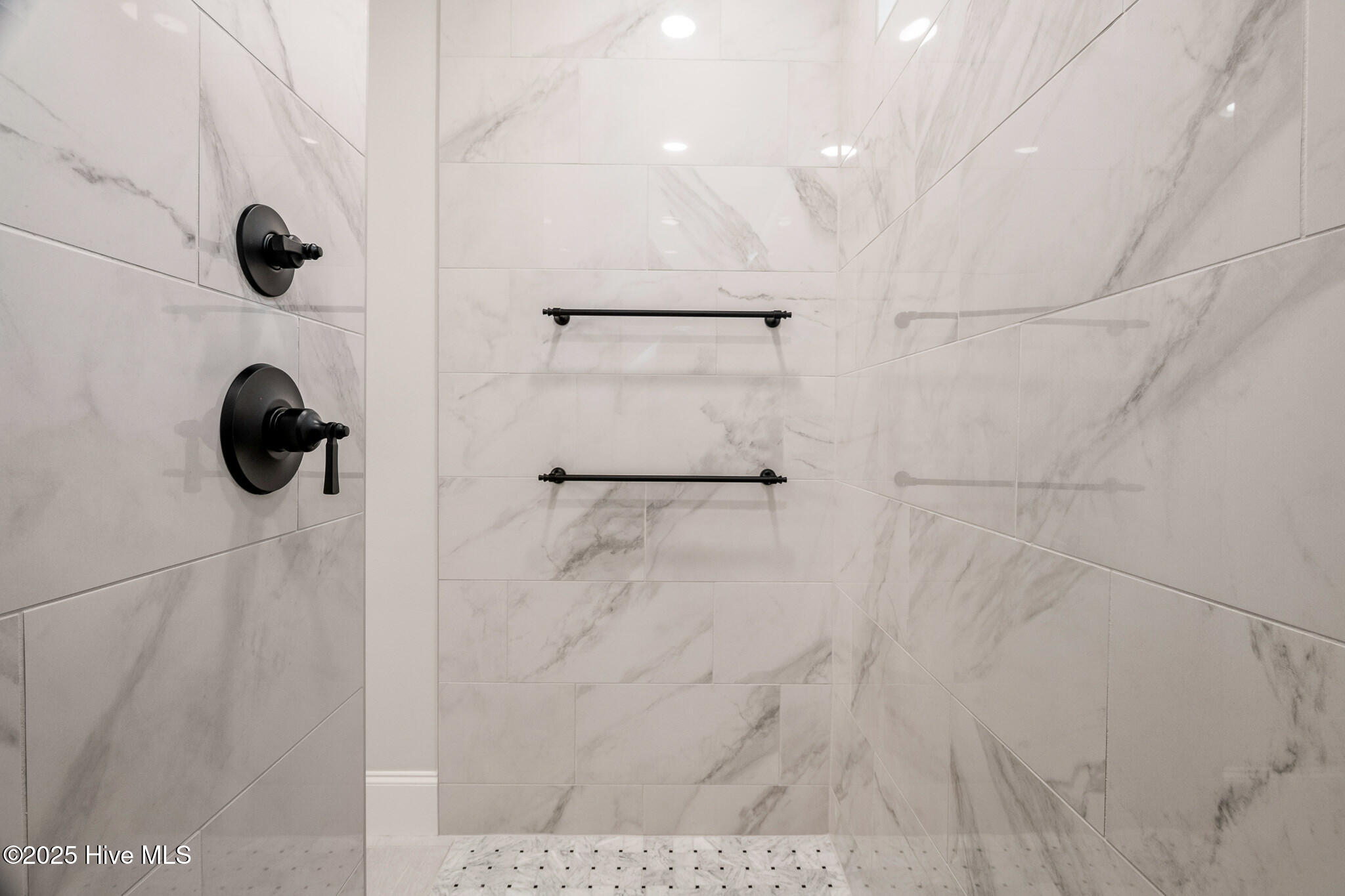 100535512 | Photo 26