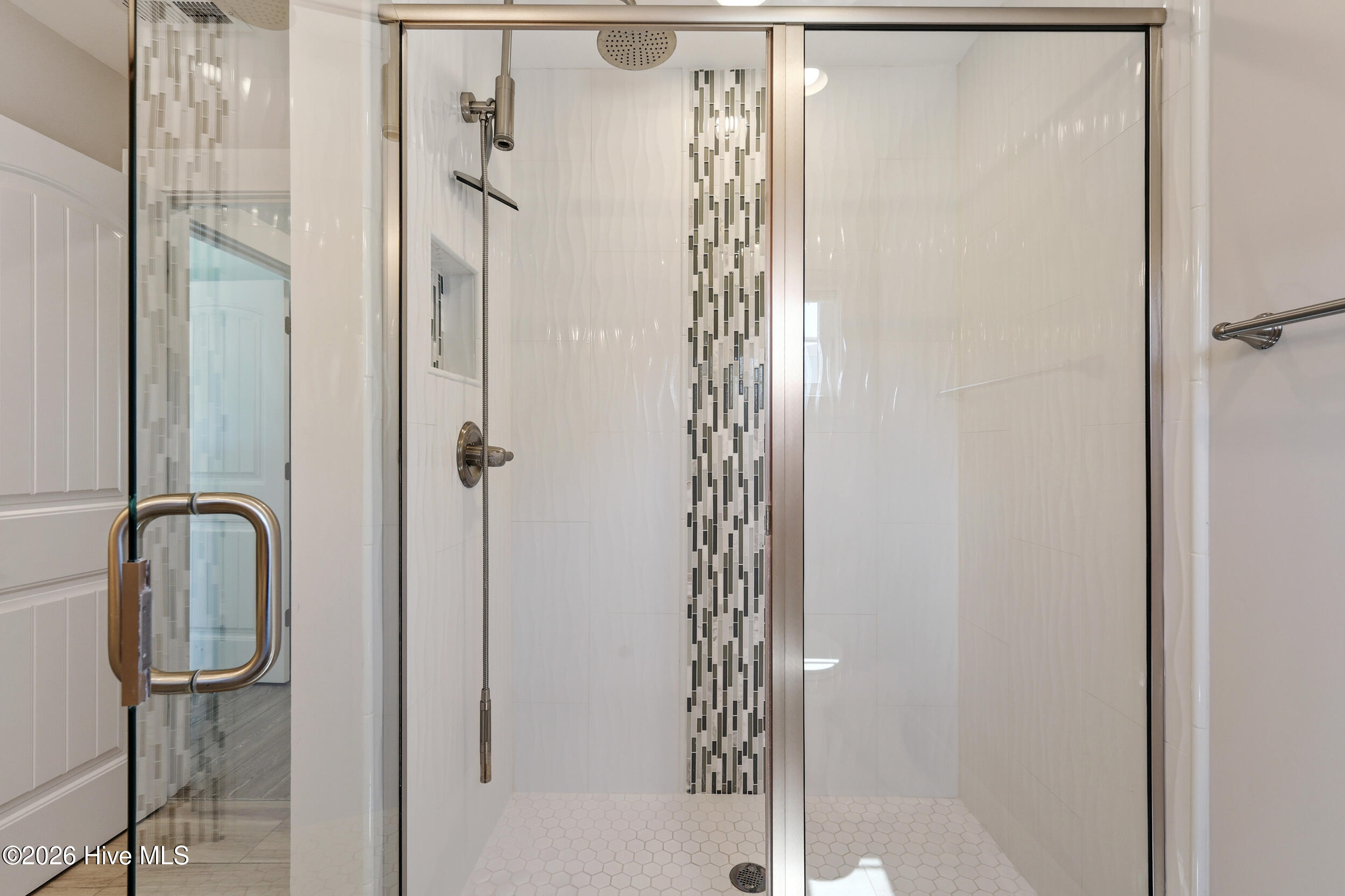 100563355 | Photo 32