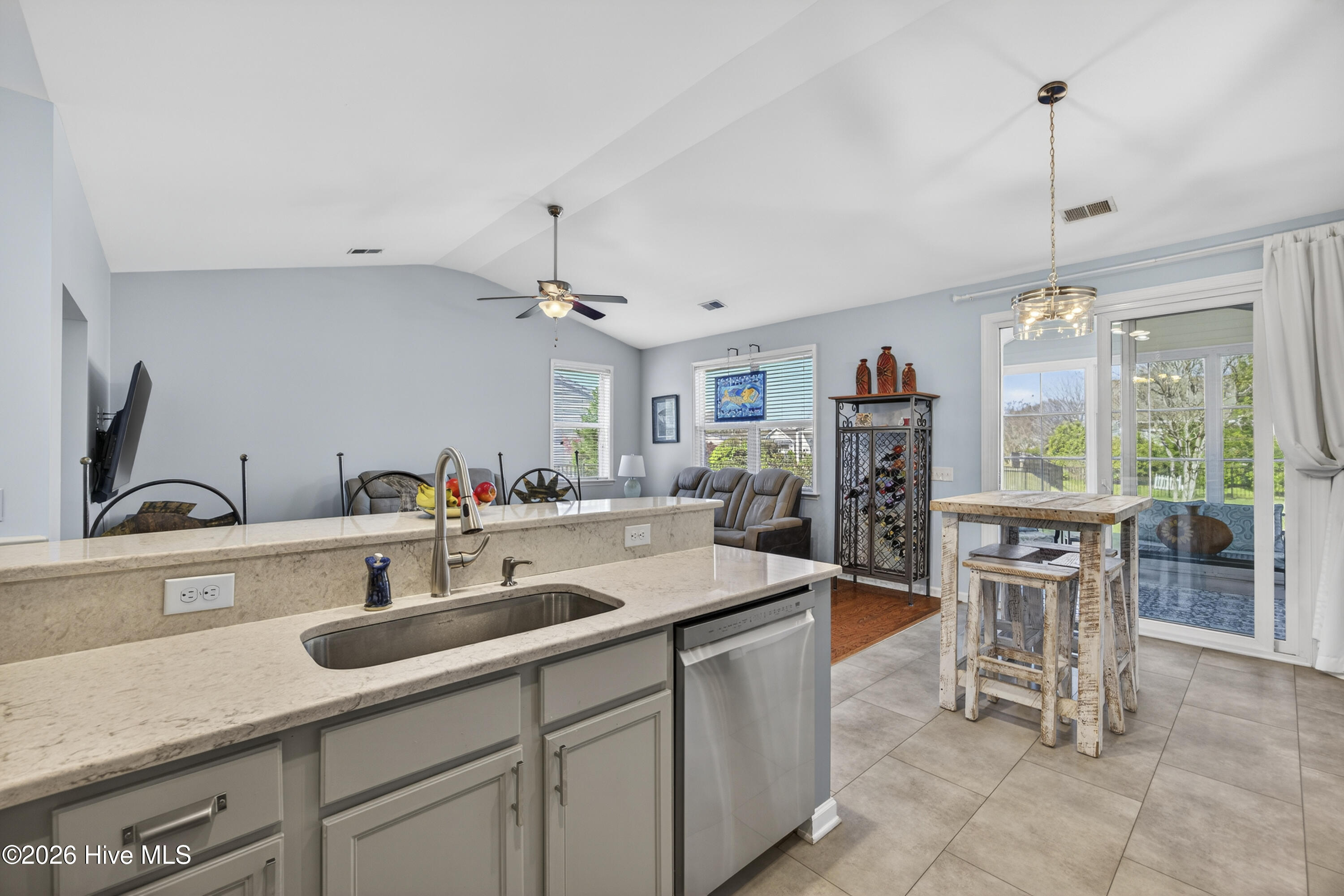 100564914 | Photo 21