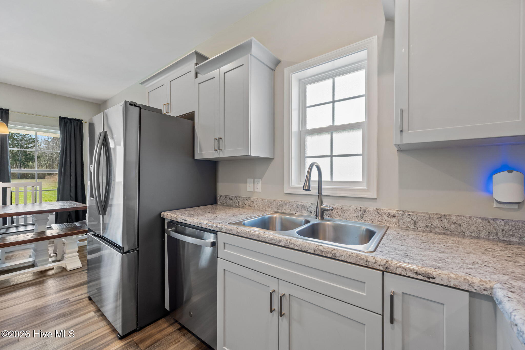 100560857 | Photo 14