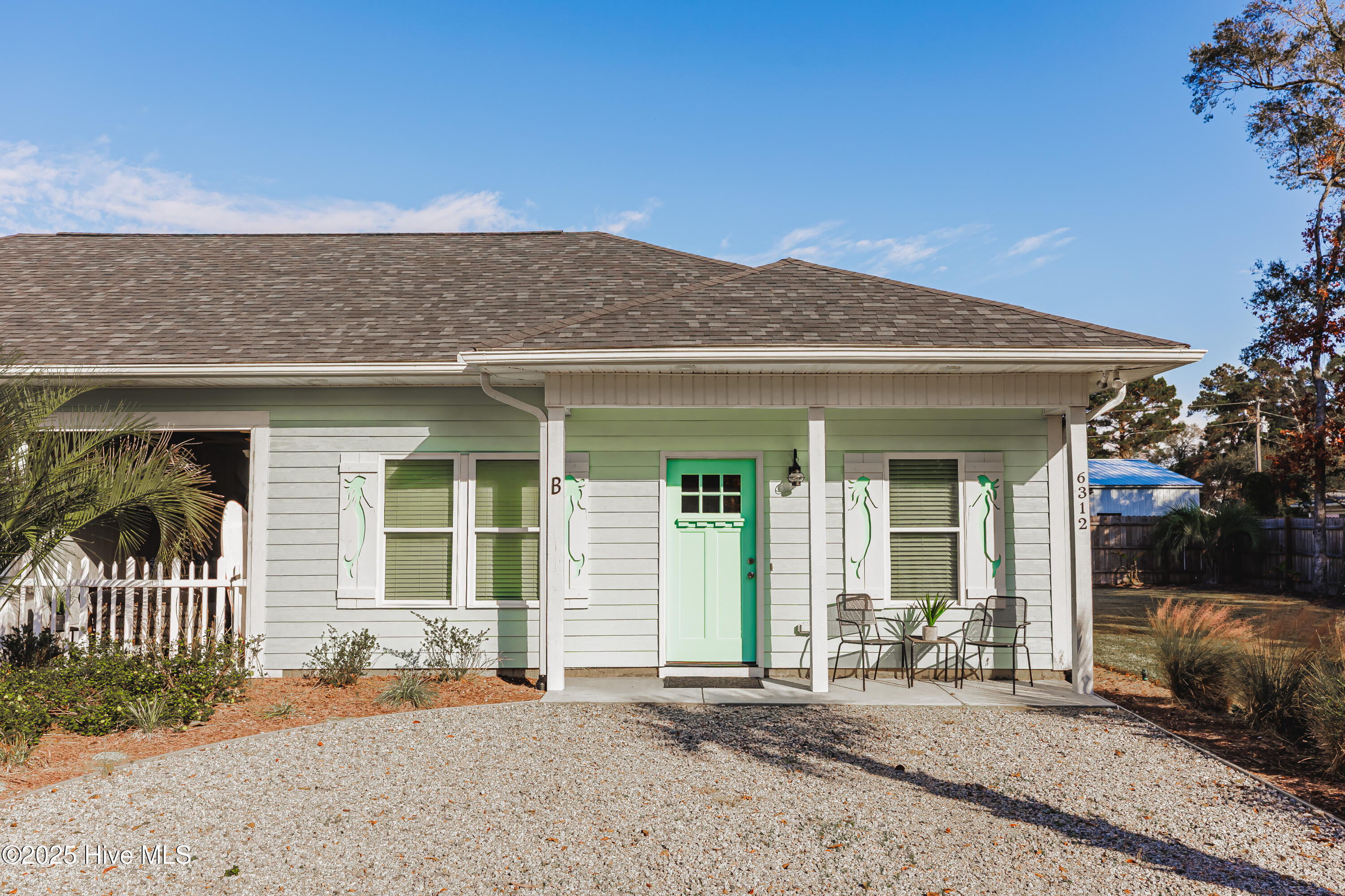 100542637 | Photo 23