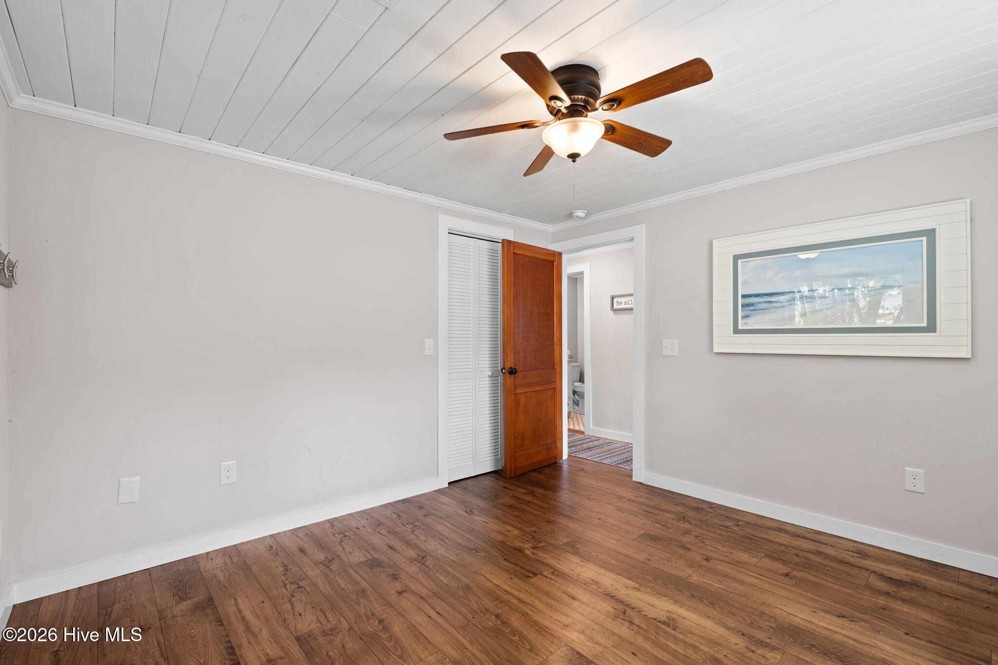 100568132 | Photo 21