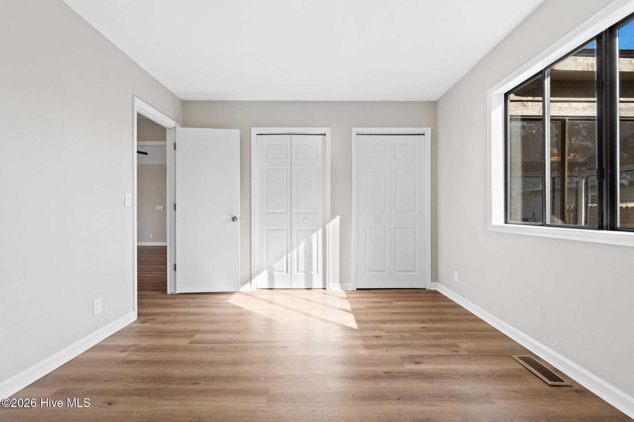 100562067 | Photo 15