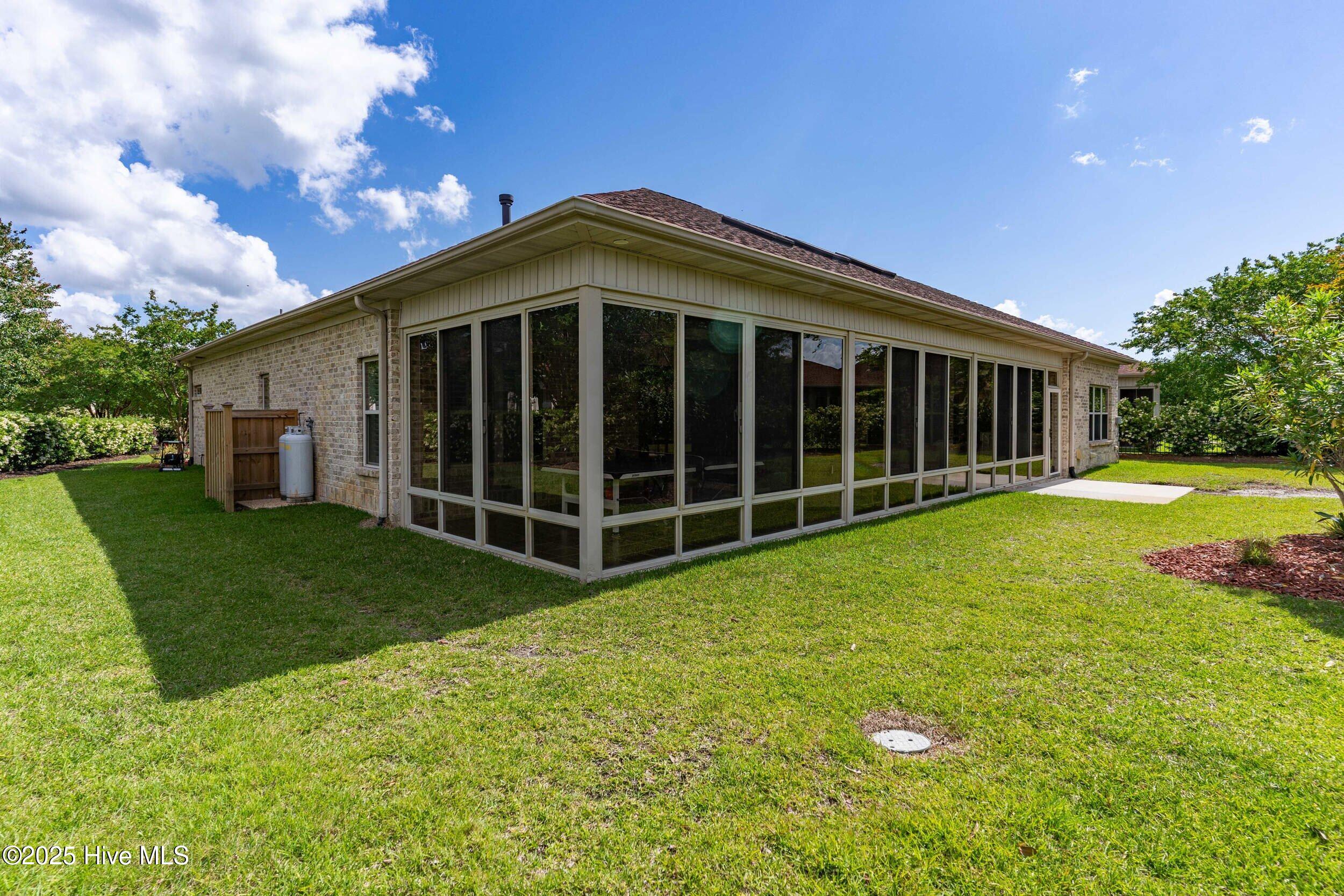 100543015 | Photo 53