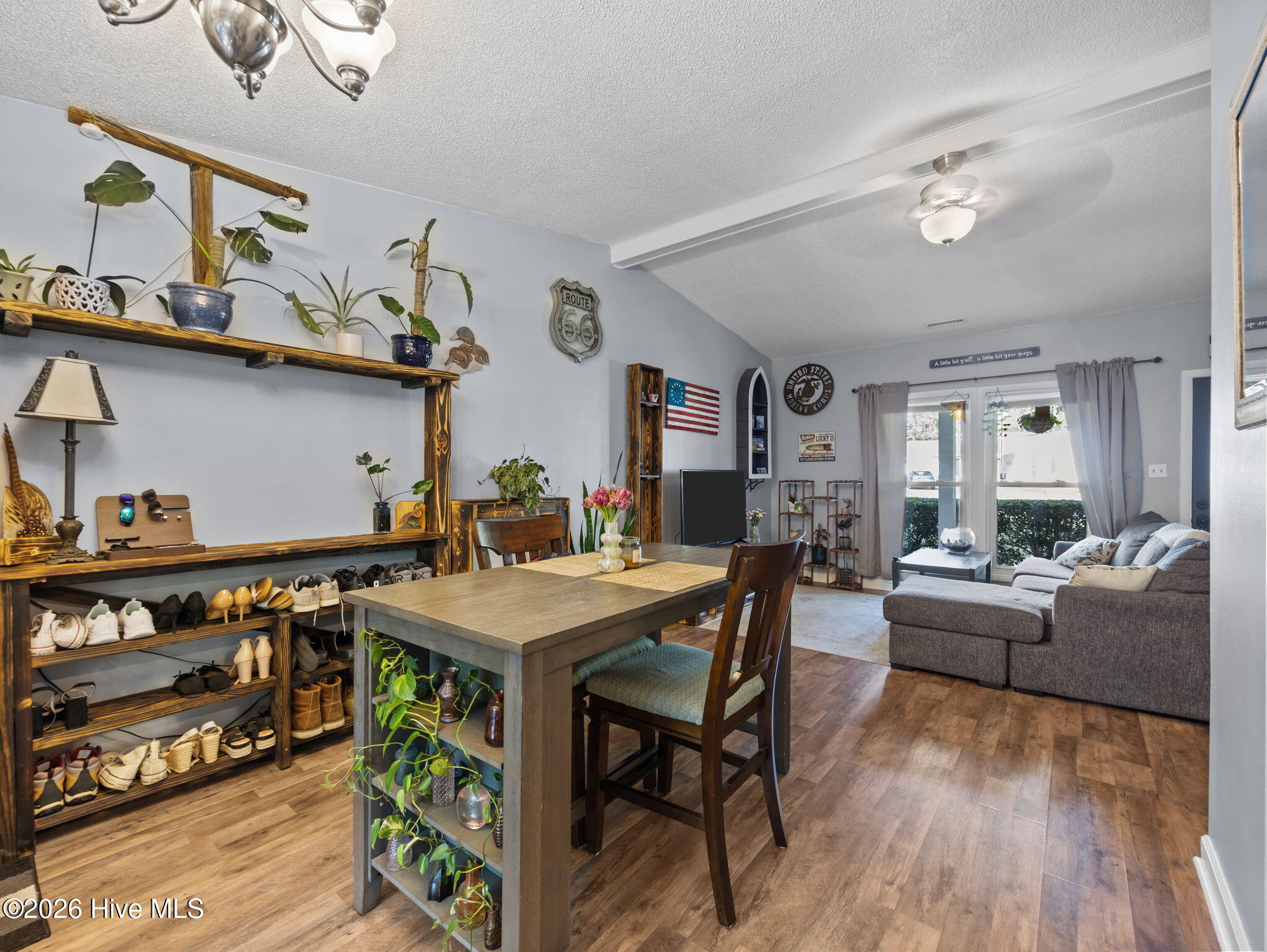 100567245 | Photo 12