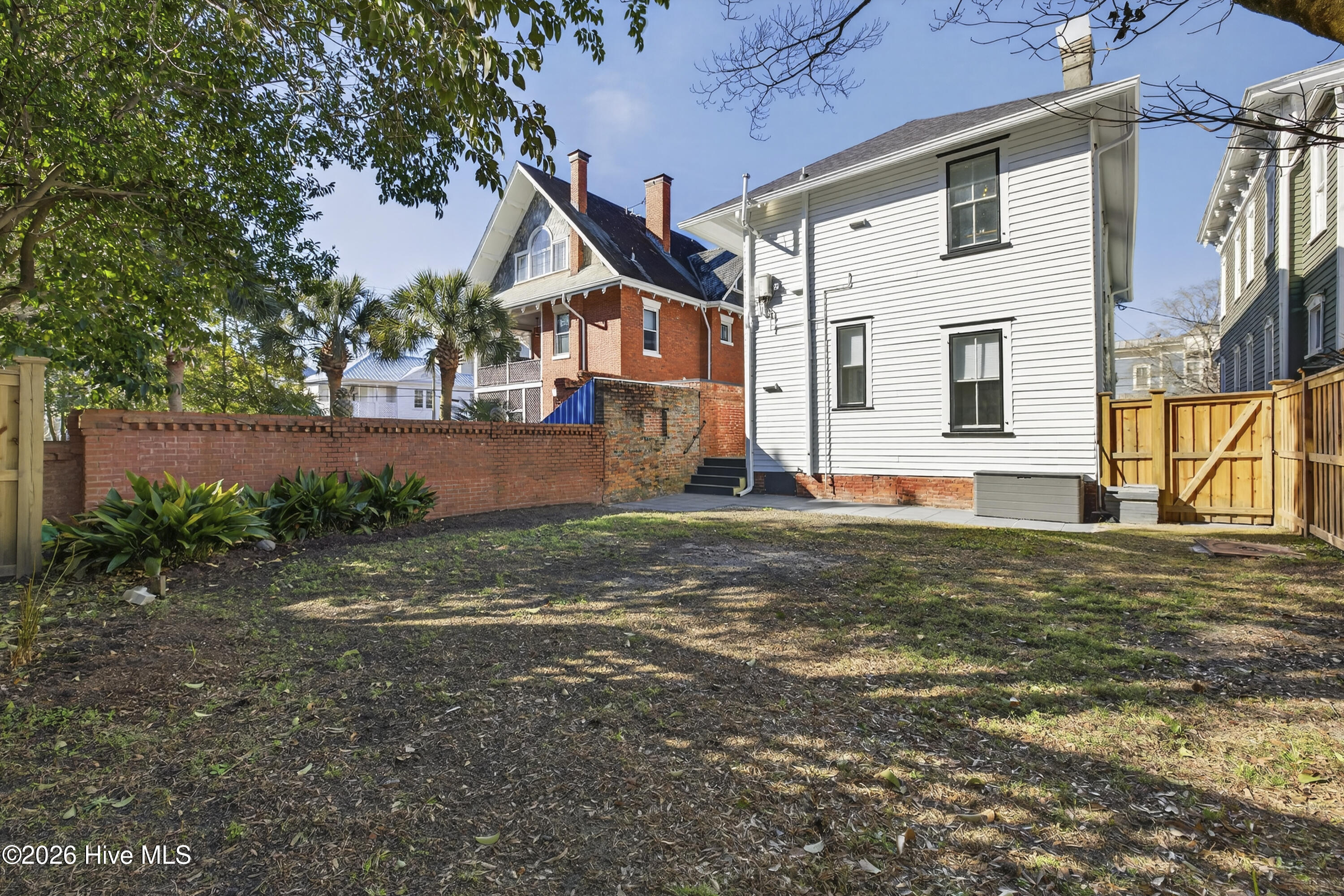 100555713 | Photo 51